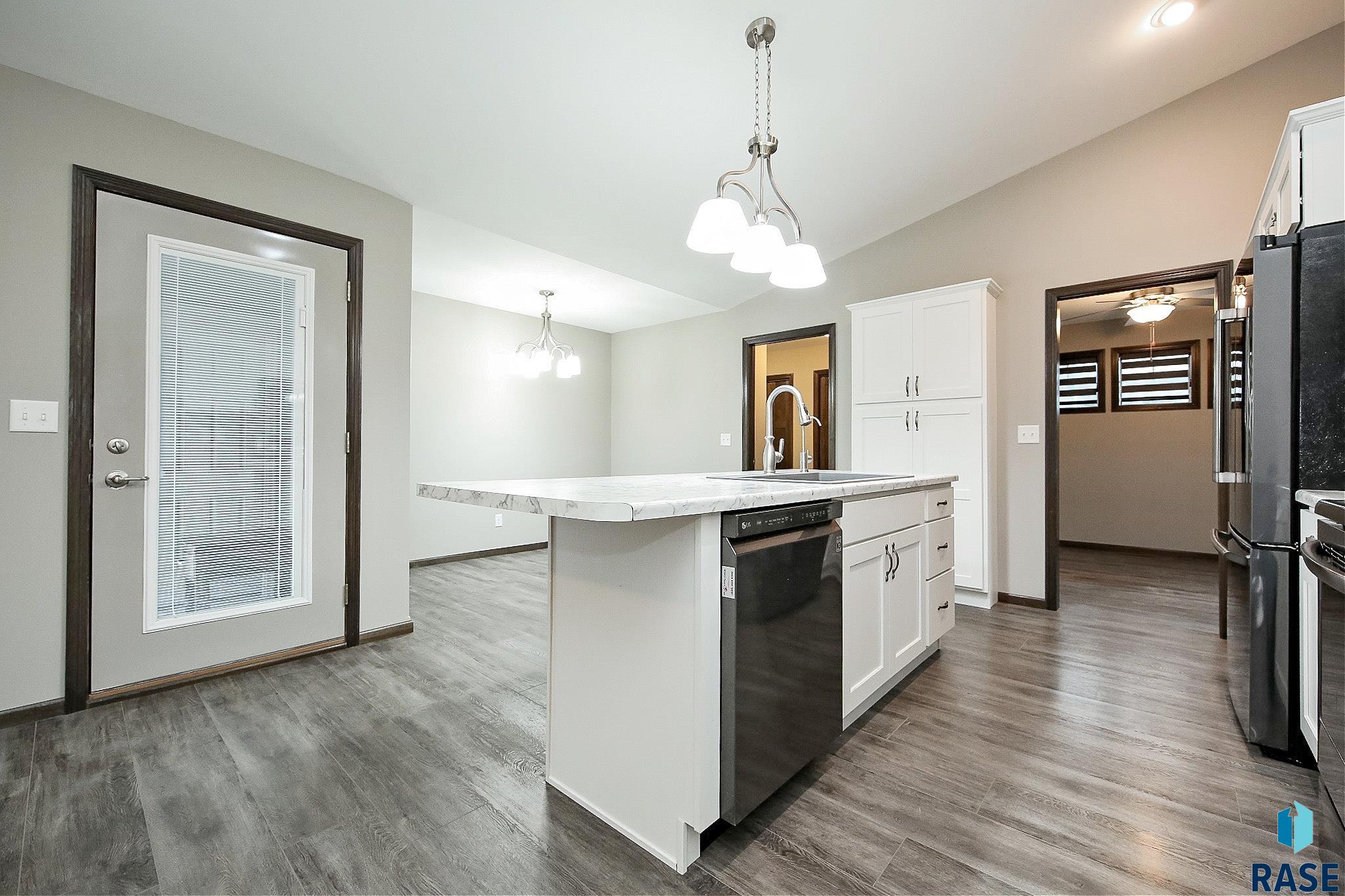 1212 S President Ct Court, Sioux Falls, New Jersey image 4