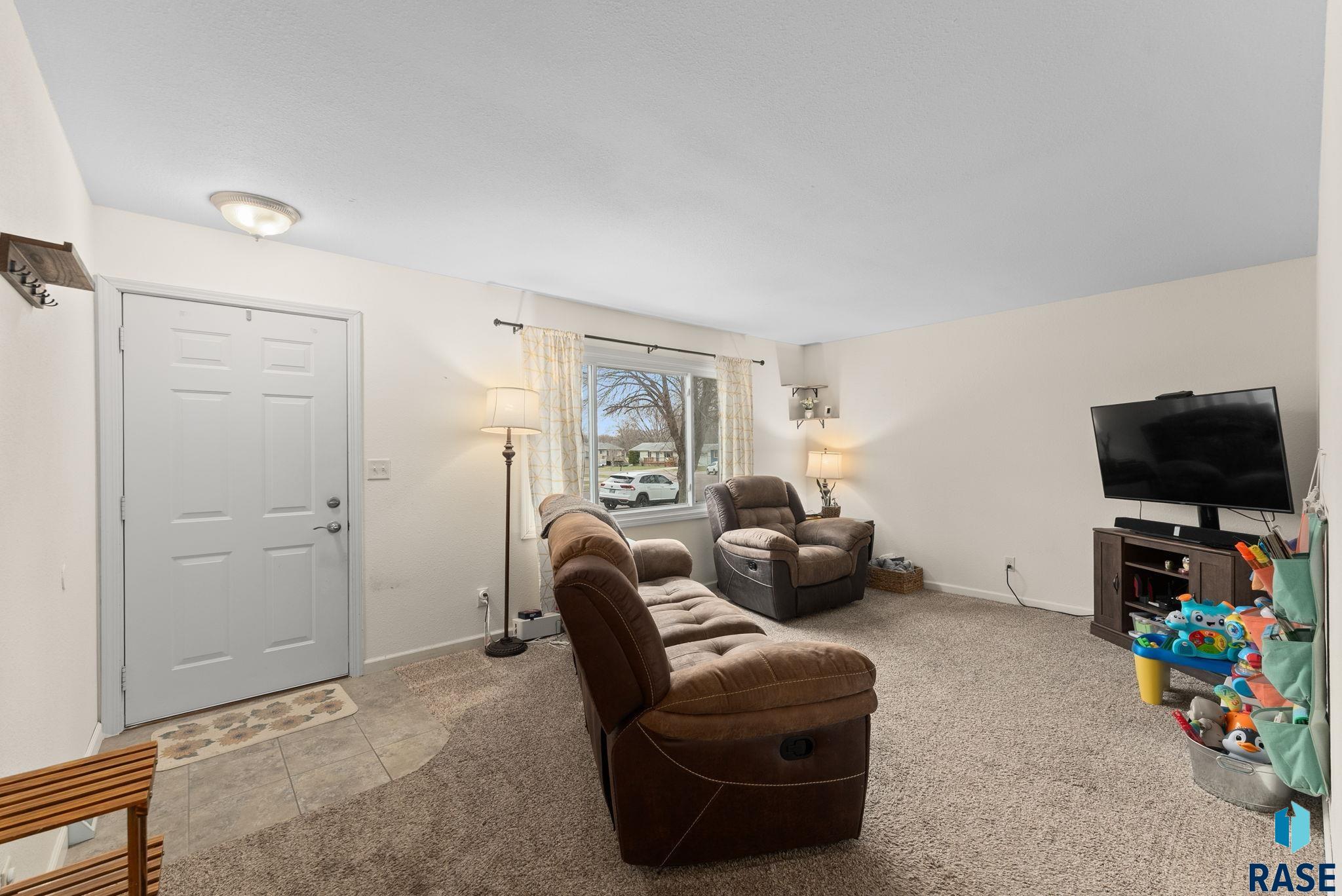 6116 W Cheyenne Ct Court, Sioux Falls, South Dakota image 2