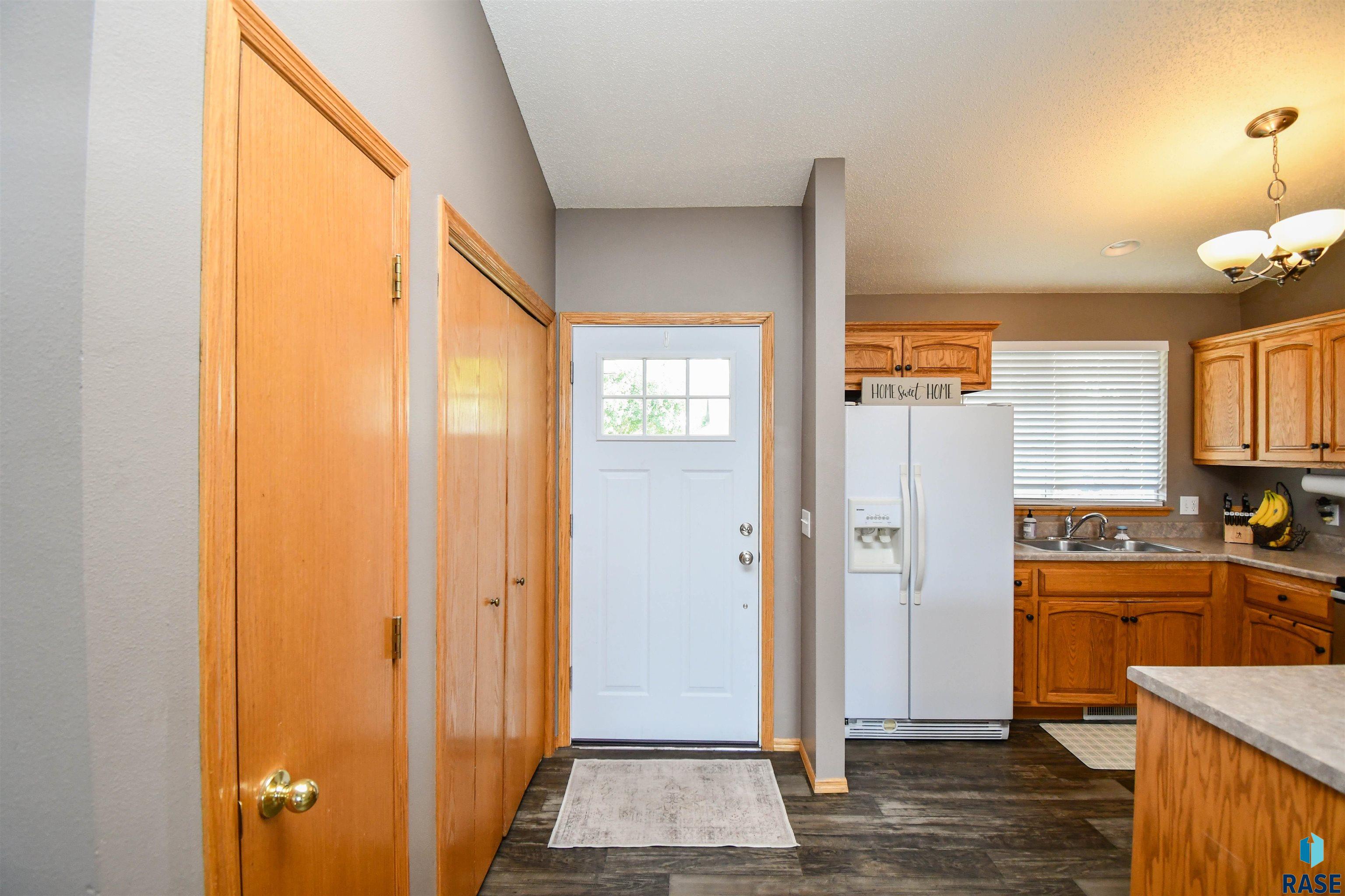 Sioux Falls, South Dakota 57110, United States, 2 Bedrooms Bedrooms, ,2 BathroomsBathrooms,Residential,Active,222885