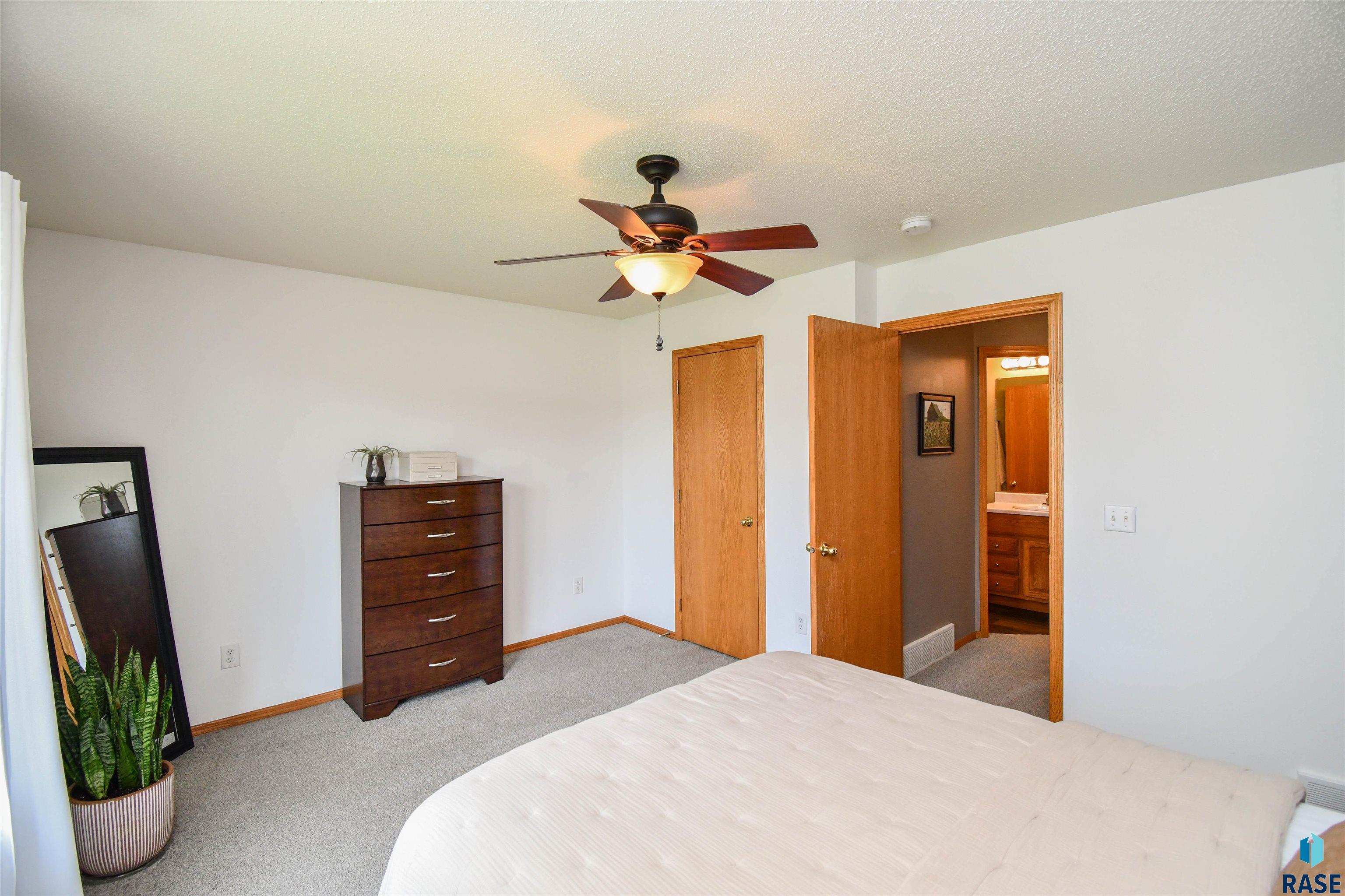 Sioux Falls, South Dakota 57110, United States, 2 Bedrooms Bedrooms, ,2 BathroomsBathrooms,Residential,Active,222885