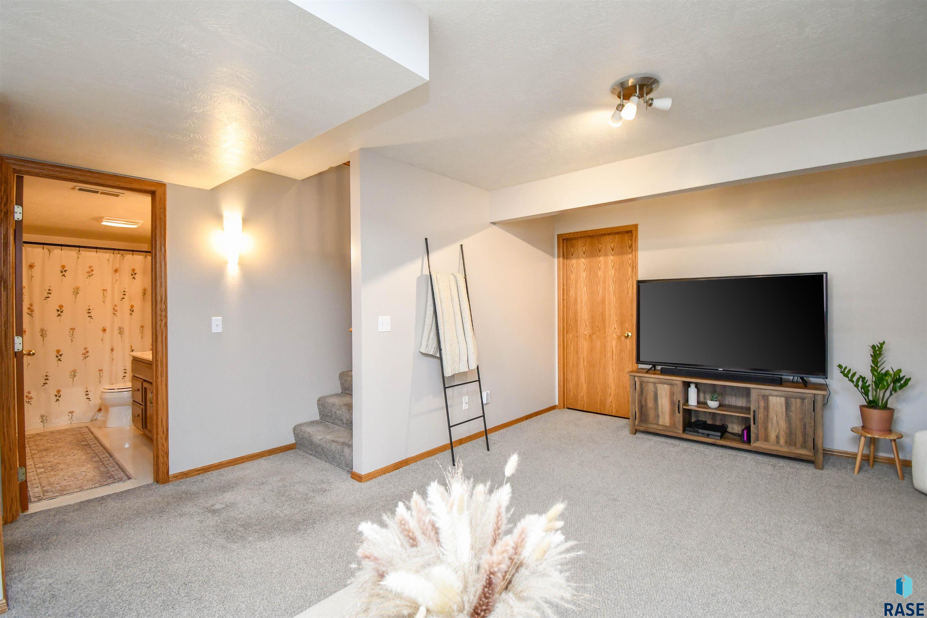 Sioux Falls, South Dakota 57110, United States, 2 Bedrooms Bedrooms, ,2 BathroomsBathrooms,Residential,Active,222885