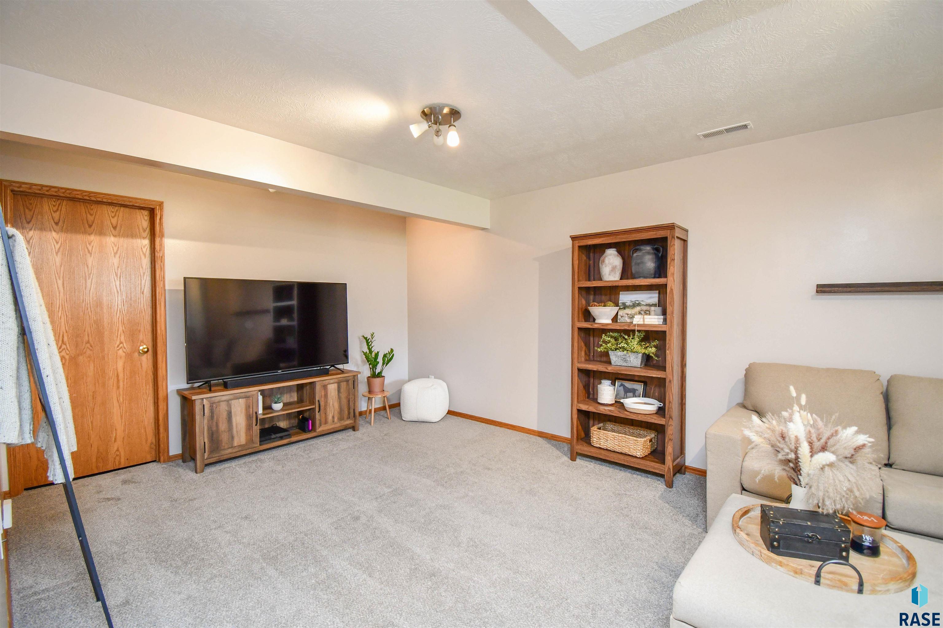 Sioux Falls, South Dakota 57110, United States, 2 Bedrooms Bedrooms, ,2 BathroomsBathrooms,Residential,Active,222885