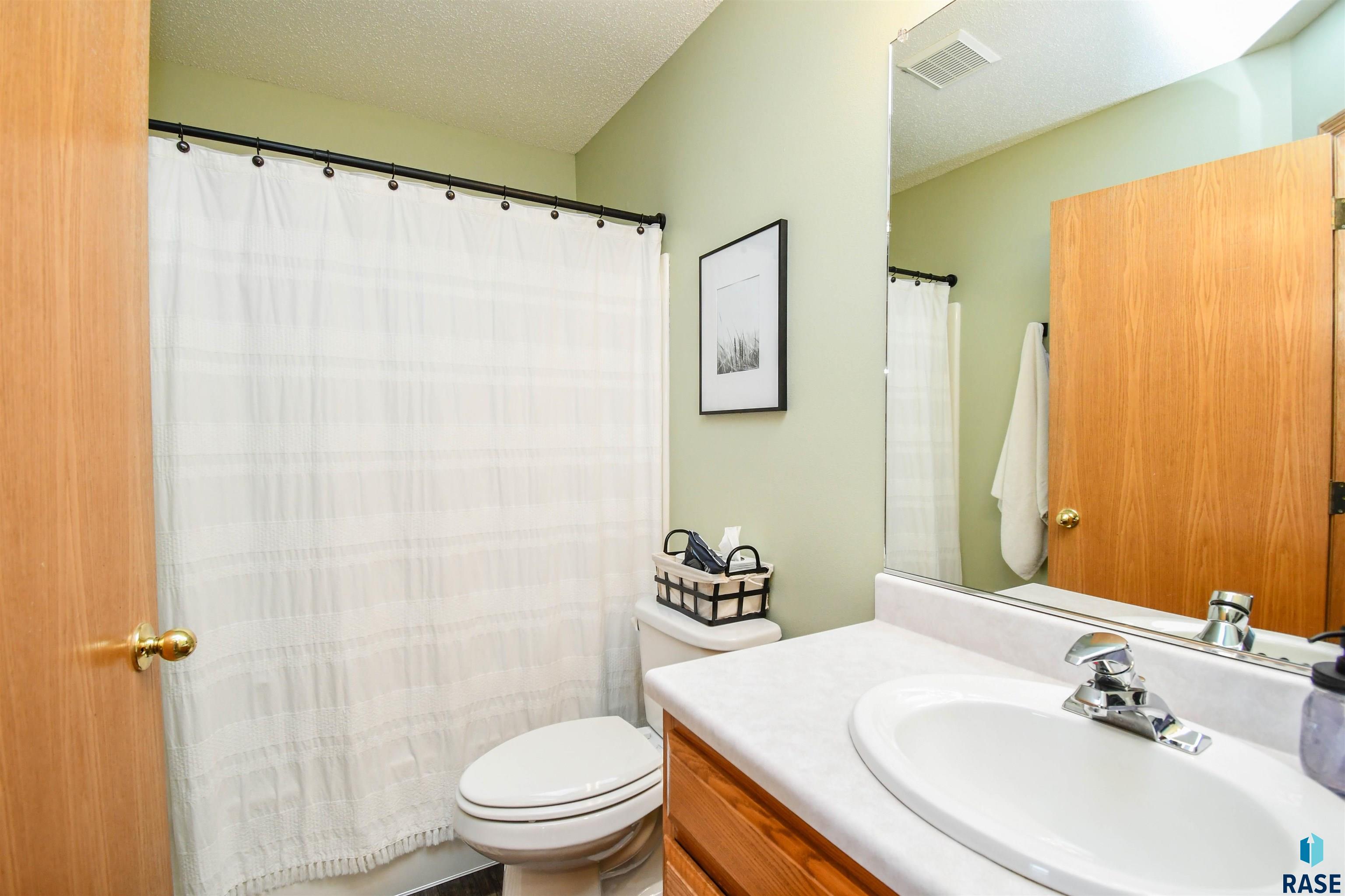 Sioux Falls, South Dakota 57110, United States, 2 Bedrooms Bedrooms, ,2 BathroomsBathrooms,Residential,Active,222885