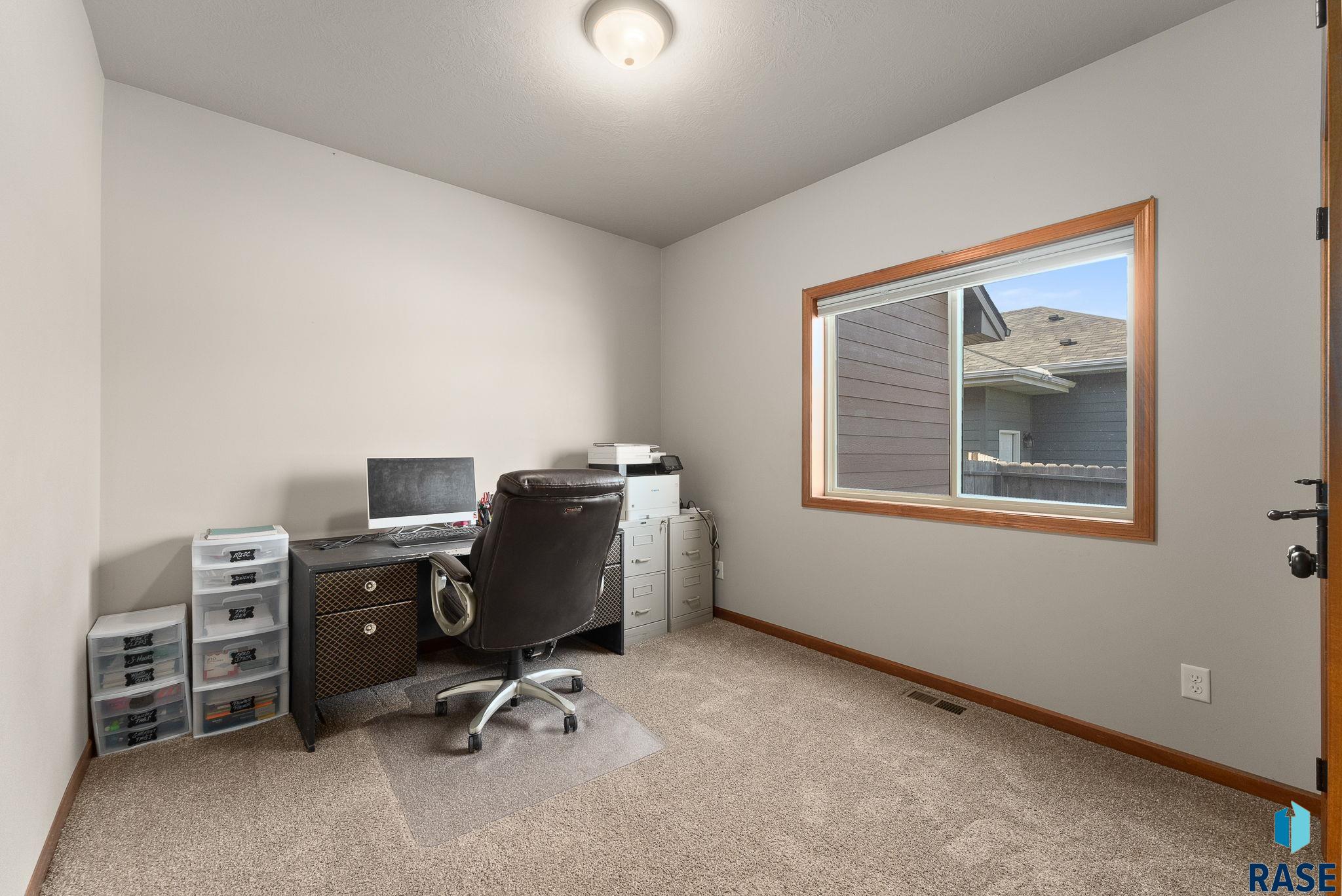 Sioux Falls, South Dakota 57108, United States, 5 Bedrooms Bedrooms, ,3 BathroomsBathrooms,Residential,Active,204617