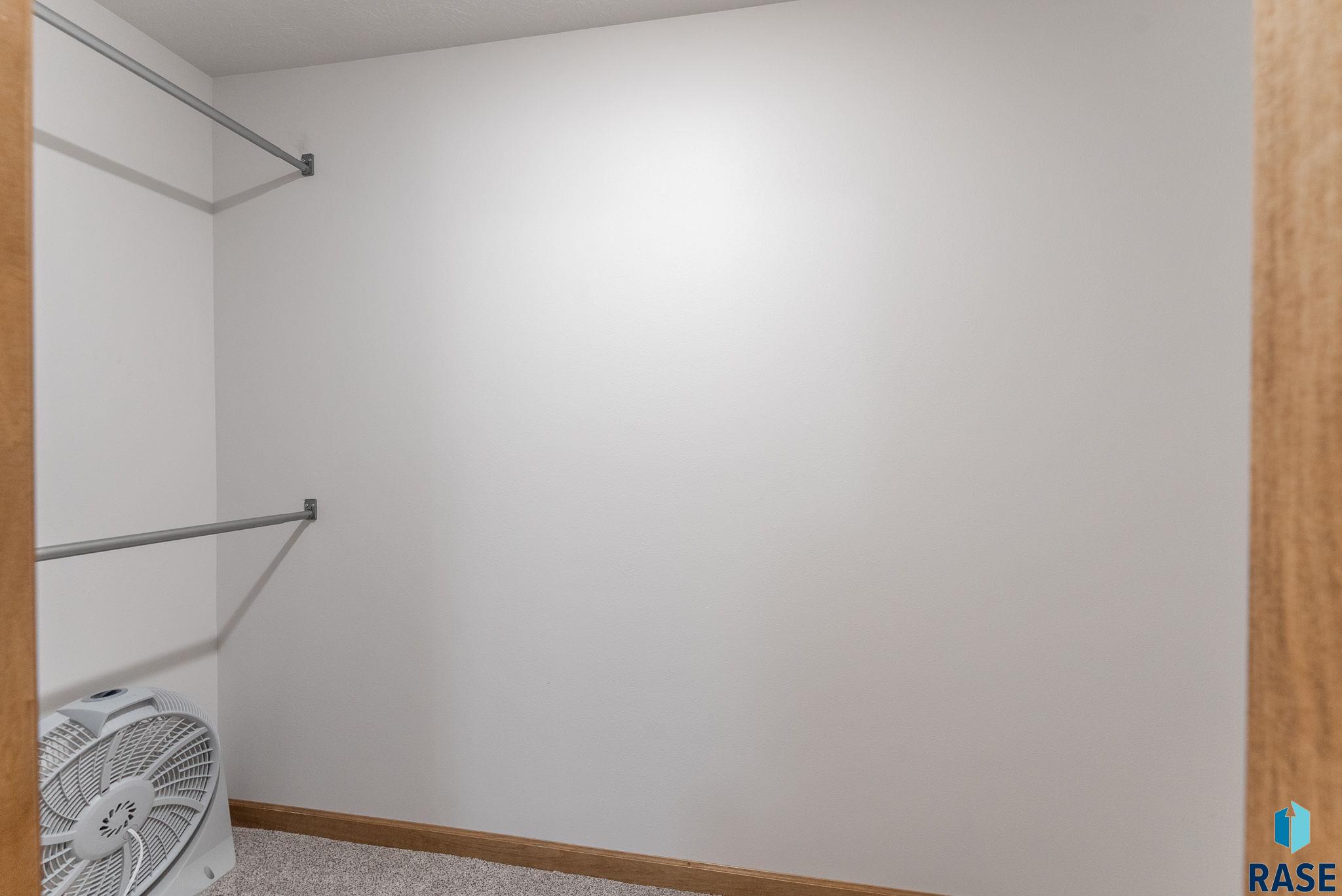 Sioux Falls, South Dakota 57108, United States, 5 Bedrooms Bedrooms, ,3 BathroomsBathrooms,Residential,Active,204617