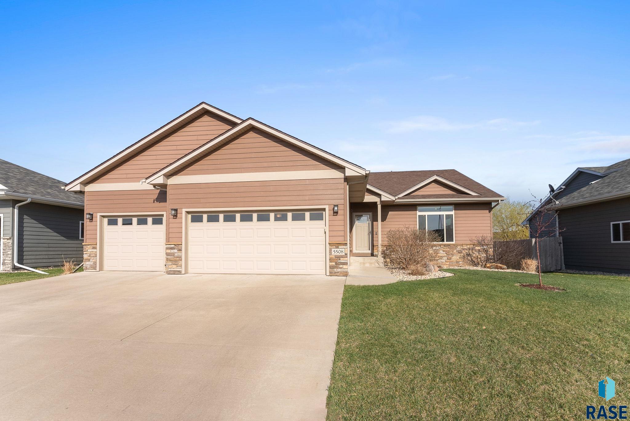 Sioux Falls, South Dakota 57108, United States, 5 Bedrooms Bedrooms, ,3 BathroomsBathrooms,Residential,Active,204617