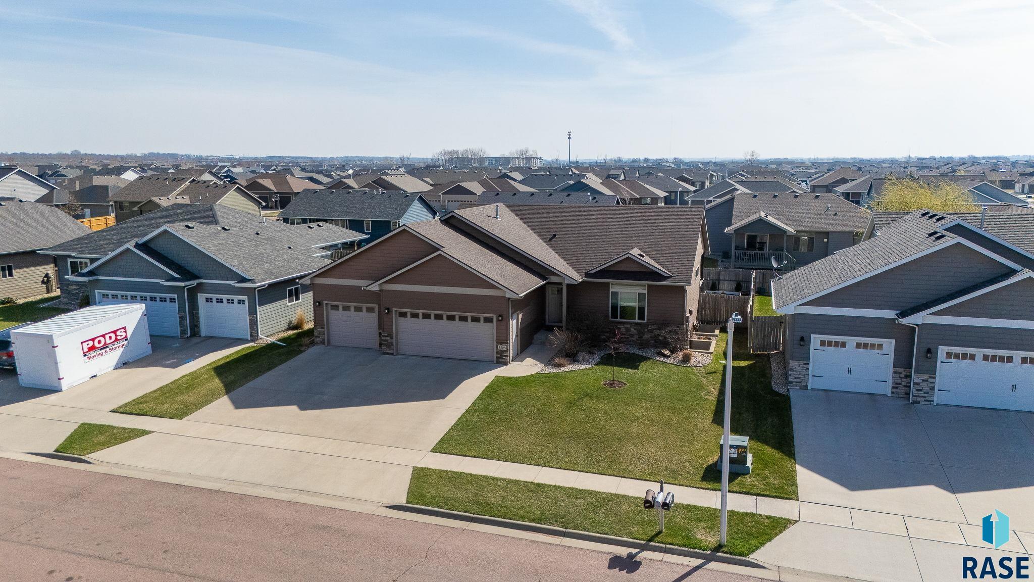 Sioux Falls, South Dakota 57108, United States, 5 Bedrooms Bedrooms, ,3 BathroomsBathrooms,Residential,Active,204617