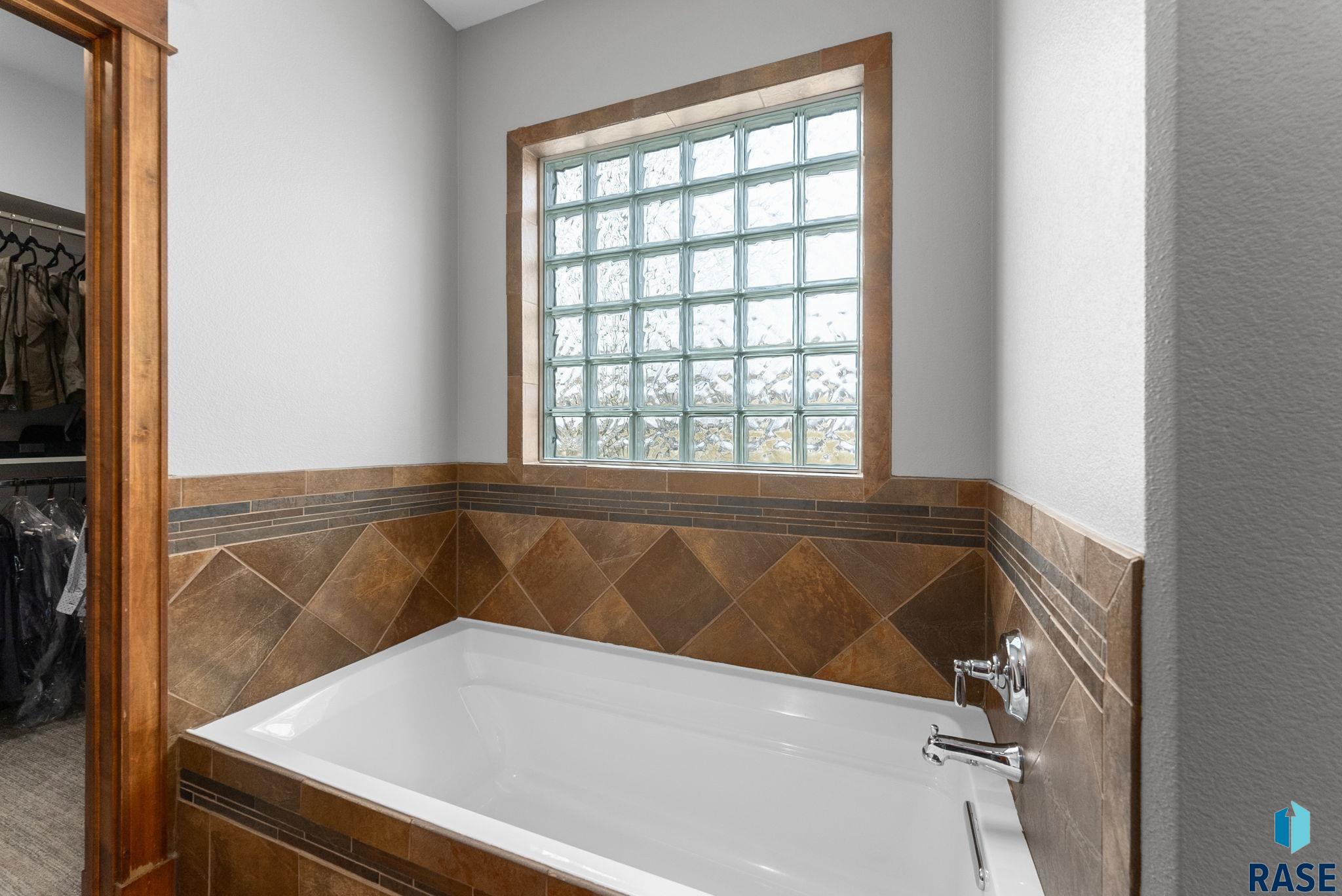 9005 E Torrey Pine Cir Circle #102, Sioux Falls, New Jersey image 18