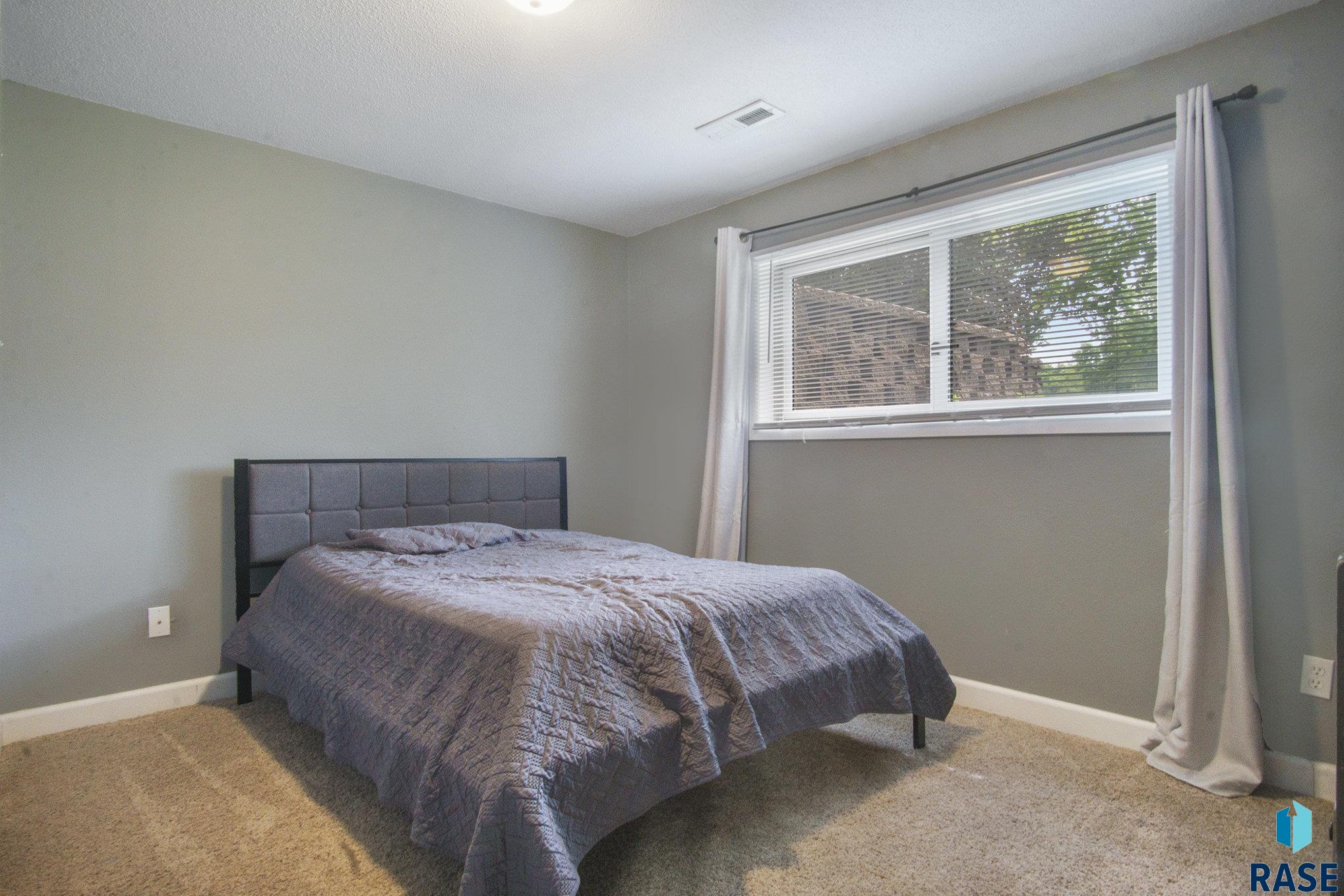 204 E Lotta St Street, Sioux Falls, New Jersey image 20
