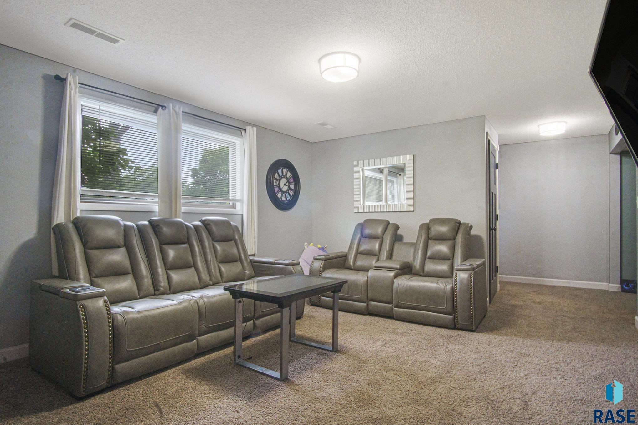 204 E Lotta St Street, Sioux Falls, New Jersey image 17