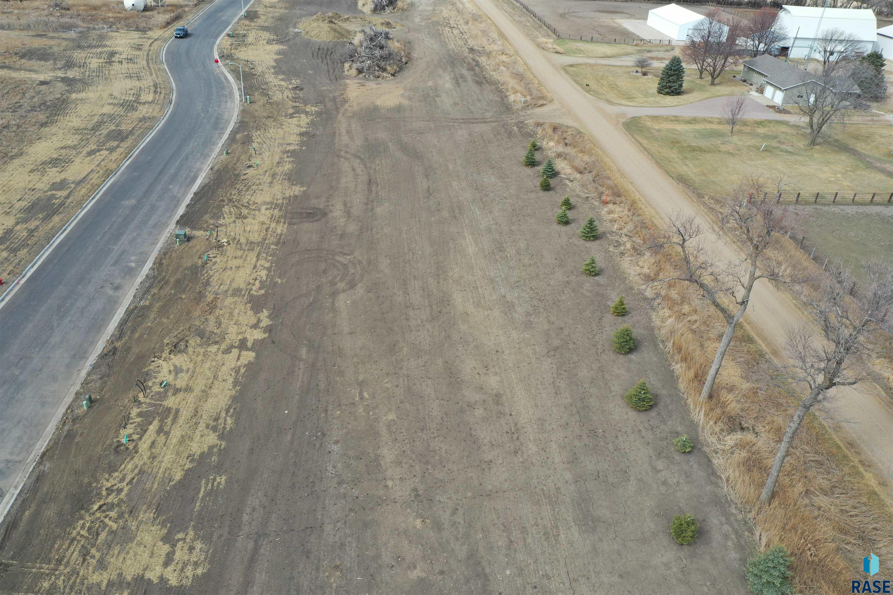 512 Harter Dr Drive, Madison, South Dakota image 2