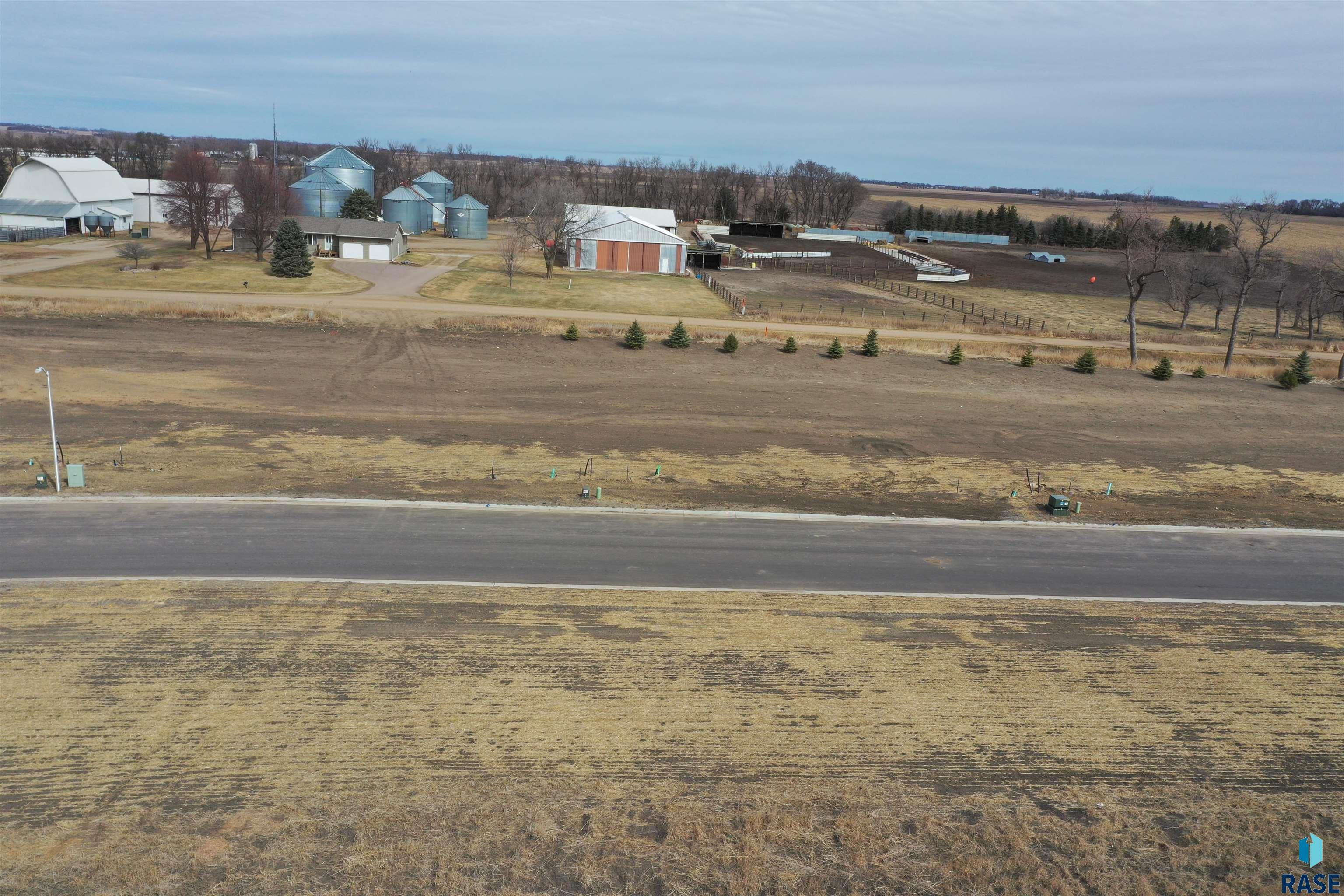 512 Harter Dr Drive, Madison, South Dakota image 1