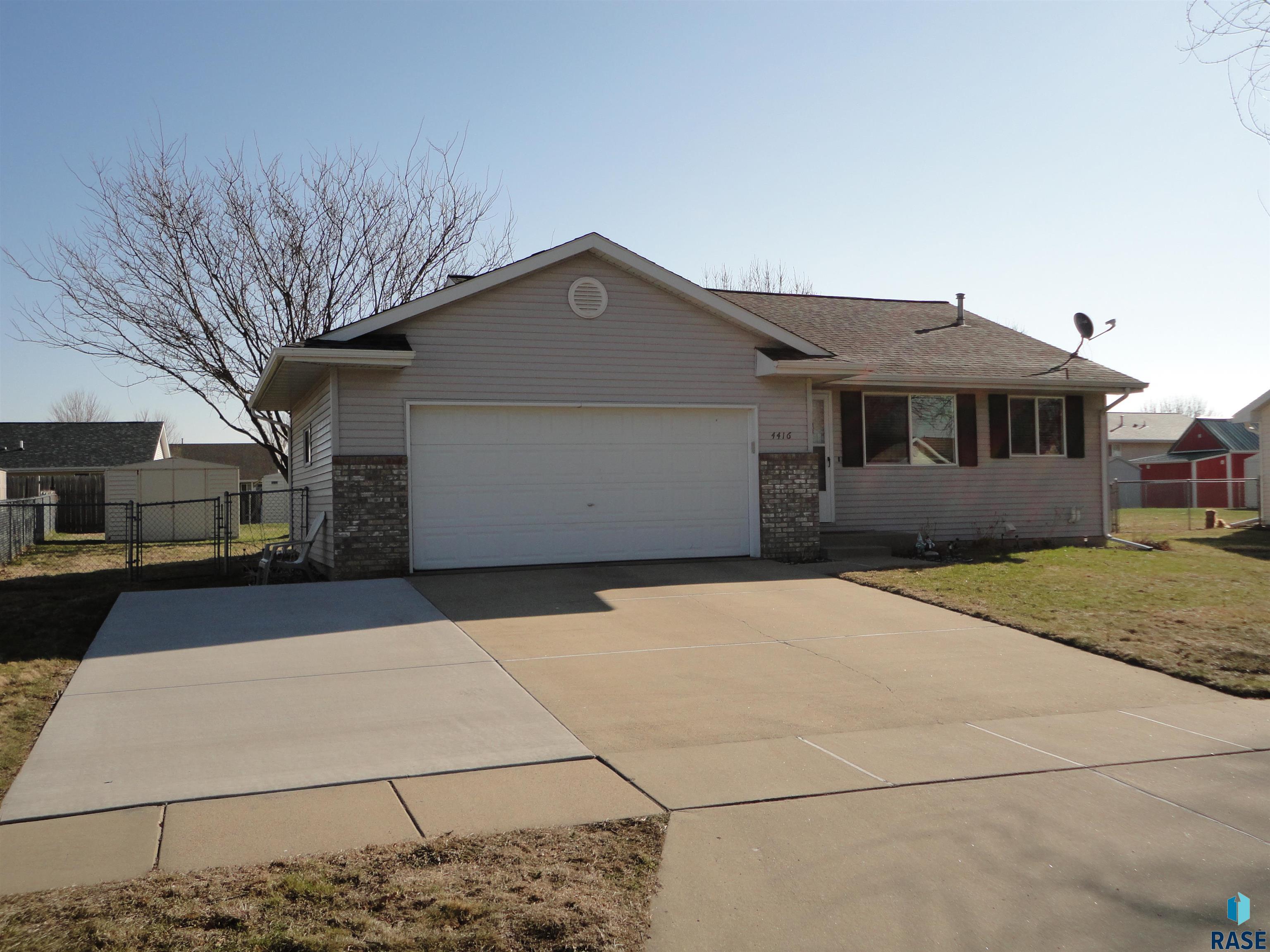 4416 W Panda Dr Drive, Sioux Falls, South Dakota image 1