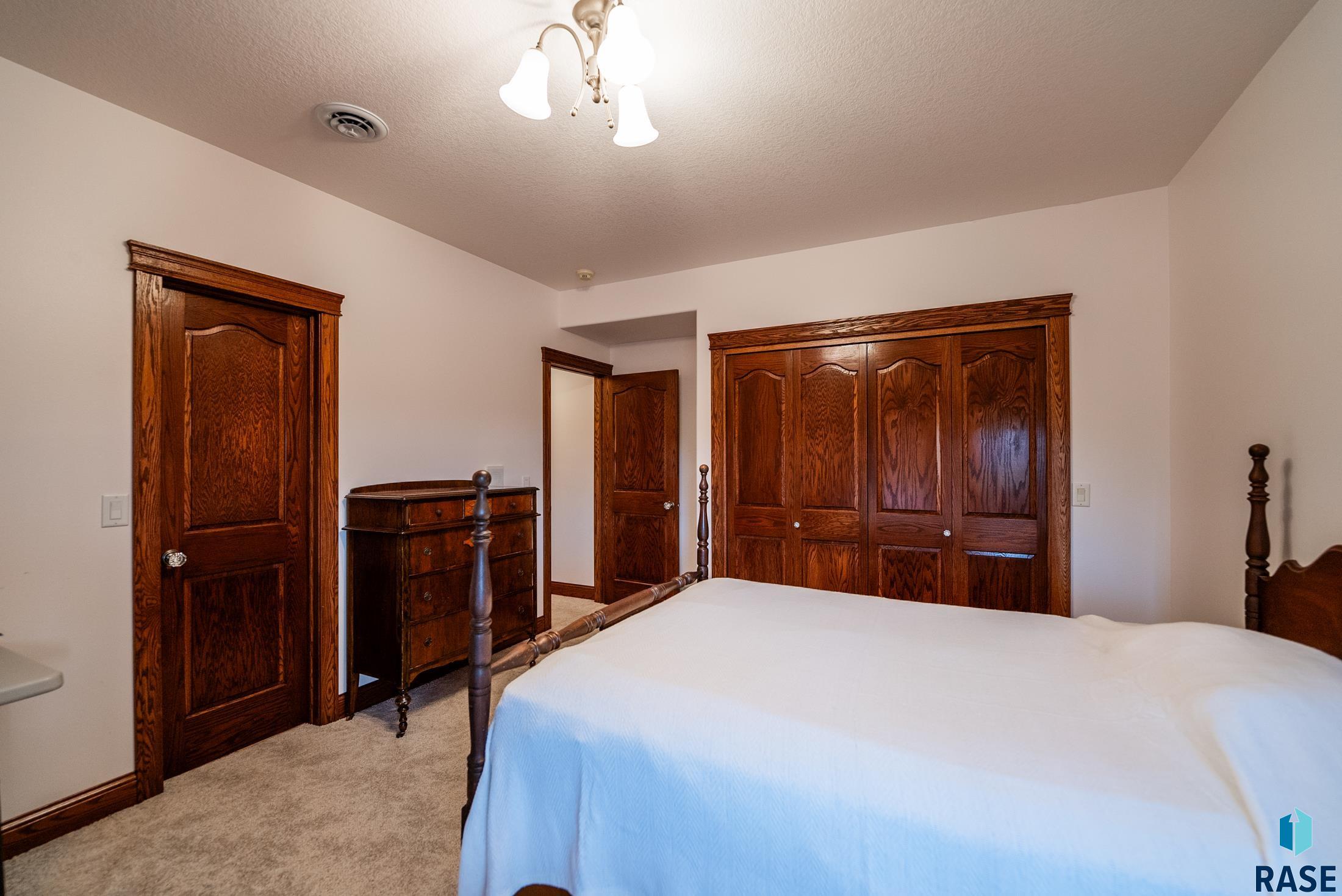 300 Calumet Cir Circle, Yankton, New Jersey image 32