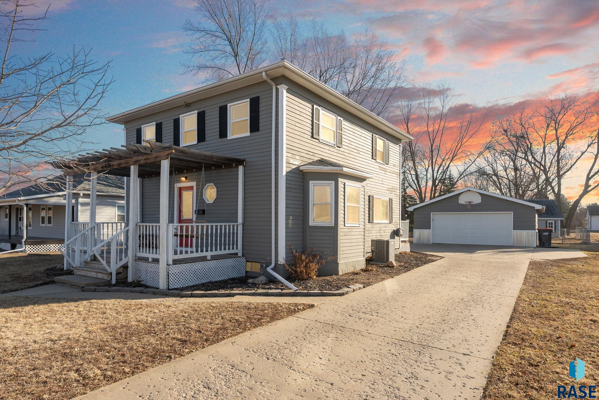 606 N 3rd St Street, Beresford, South Dakota image 2