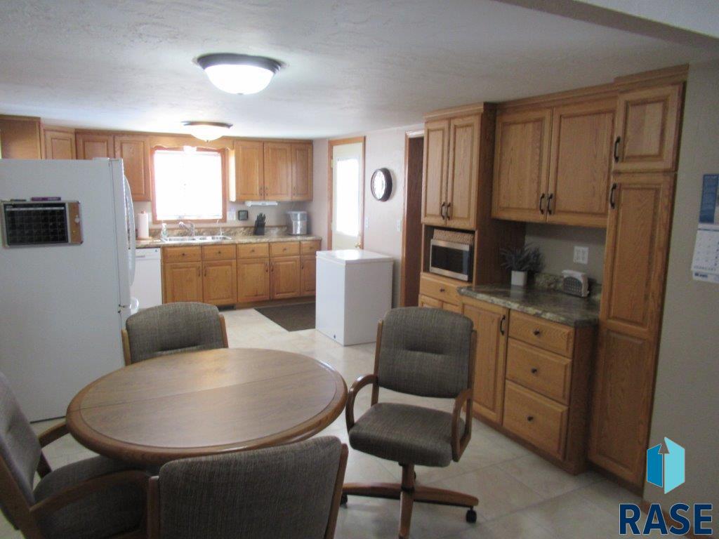 200 N Main Ave Avenue, Hills, Minnesota image 8