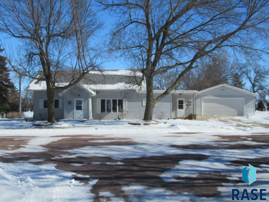 200 N Main Ave Avenue, Hills, Minnesota image 1