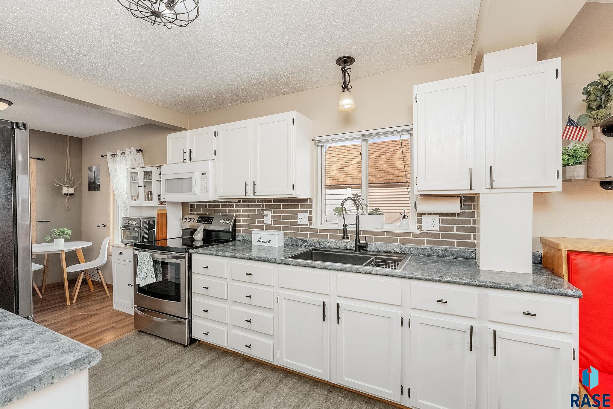 802 S 10th Ave Avenue, Sioux Falls, New Jersey image 2