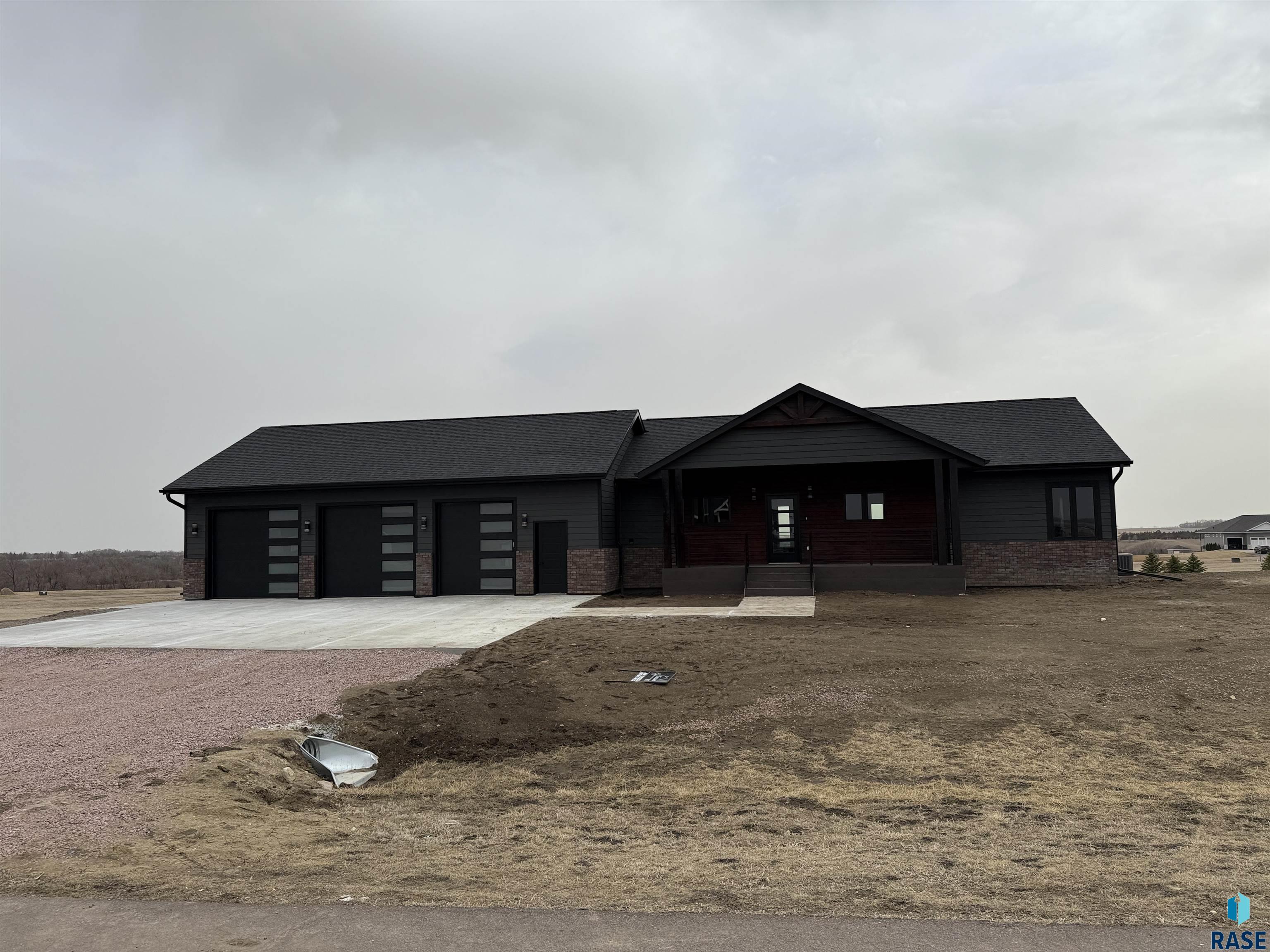 124 Caleb Ct Court, Parker, South Dakota image 1