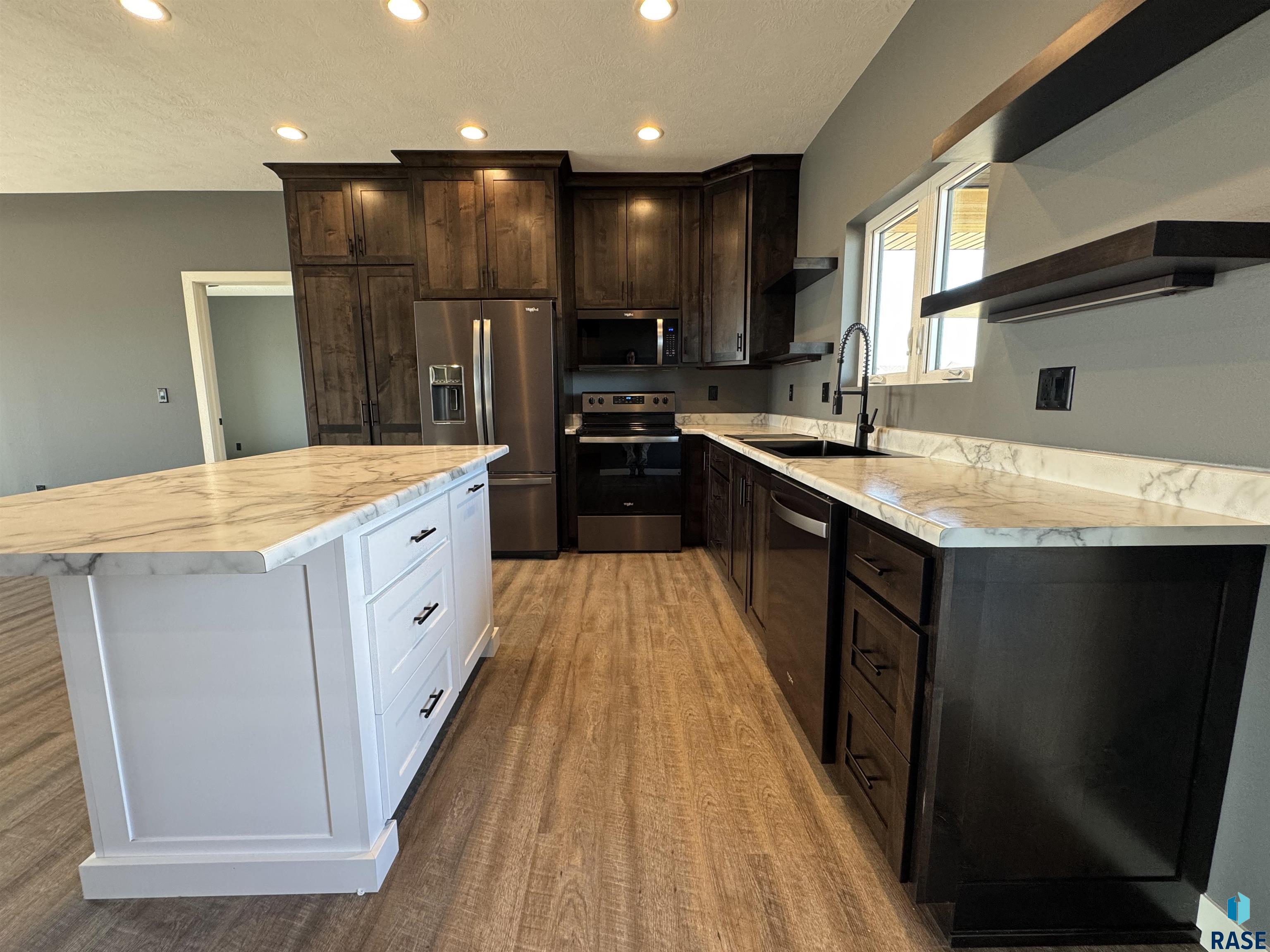 124 Caleb Ct Court, Parker, South Dakota image 3