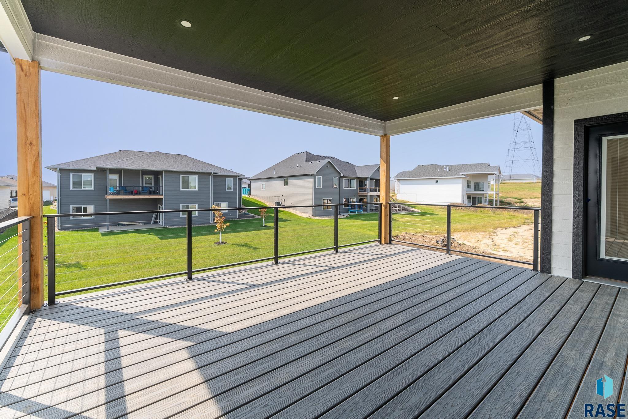 Sioux Falls, South Dakota 57110, United States, 4 Bedrooms Bedrooms, ,4 BathroomsBathrooms,Residential,Contingent,43986