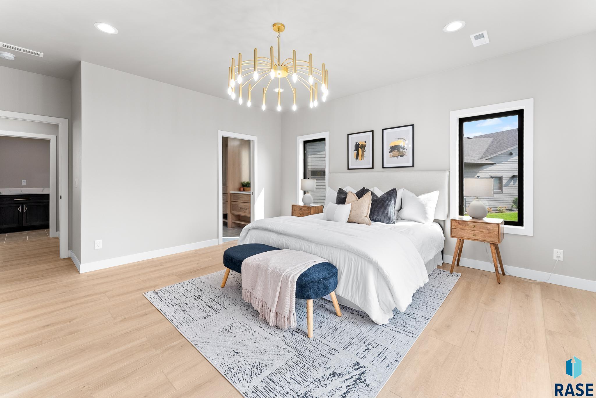 Sioux Falls, South Dakota 57110, United States, 4 Bedrooms Bedrooms, ,4 BathroomsBathrooms,Residential,Contingent,43986