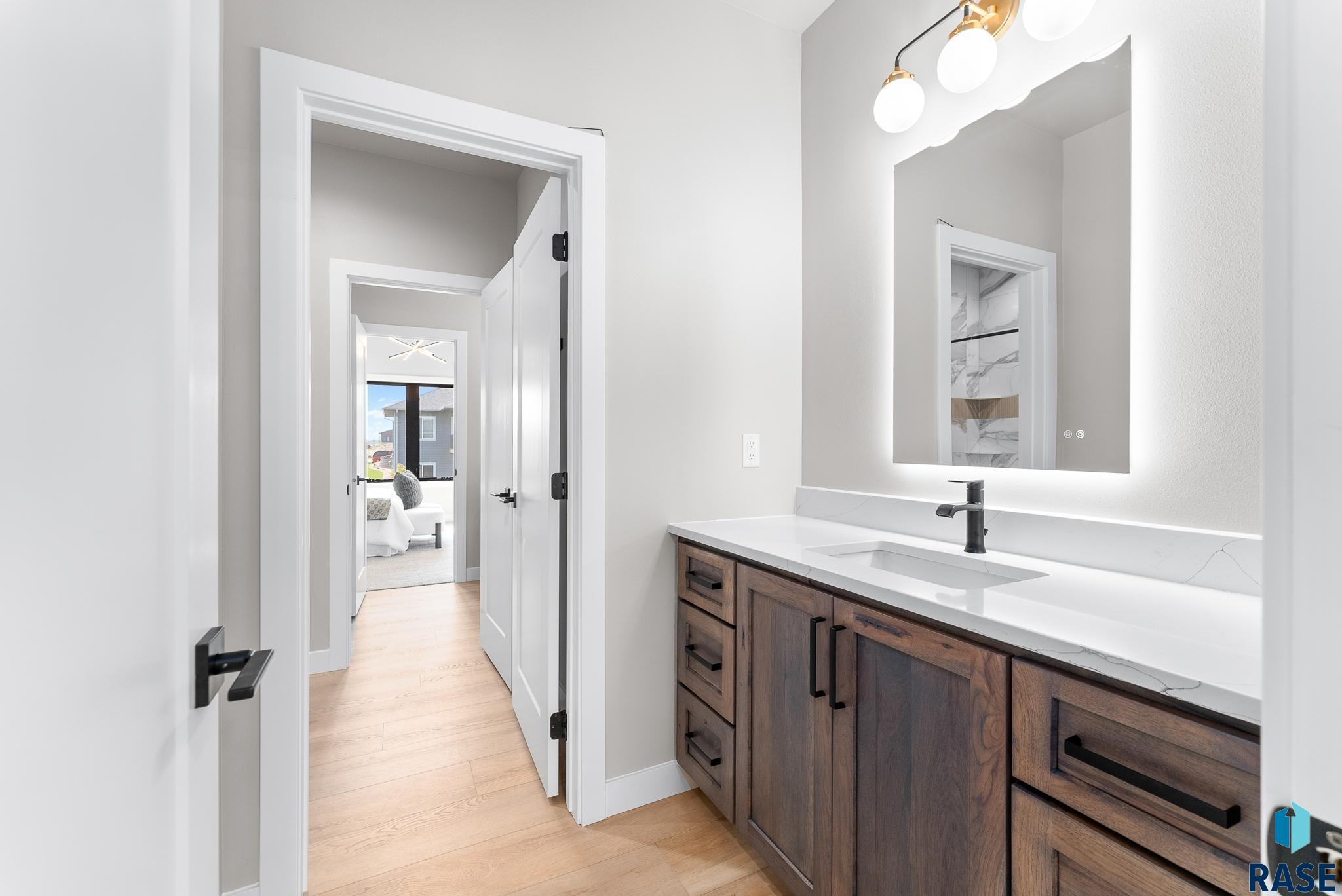 Sioux Falls, South Dakota 57110, United States, 4 Bedrooms Bedrooms, ,4 BathroomsBathrooms,Residential,Contingent,43986