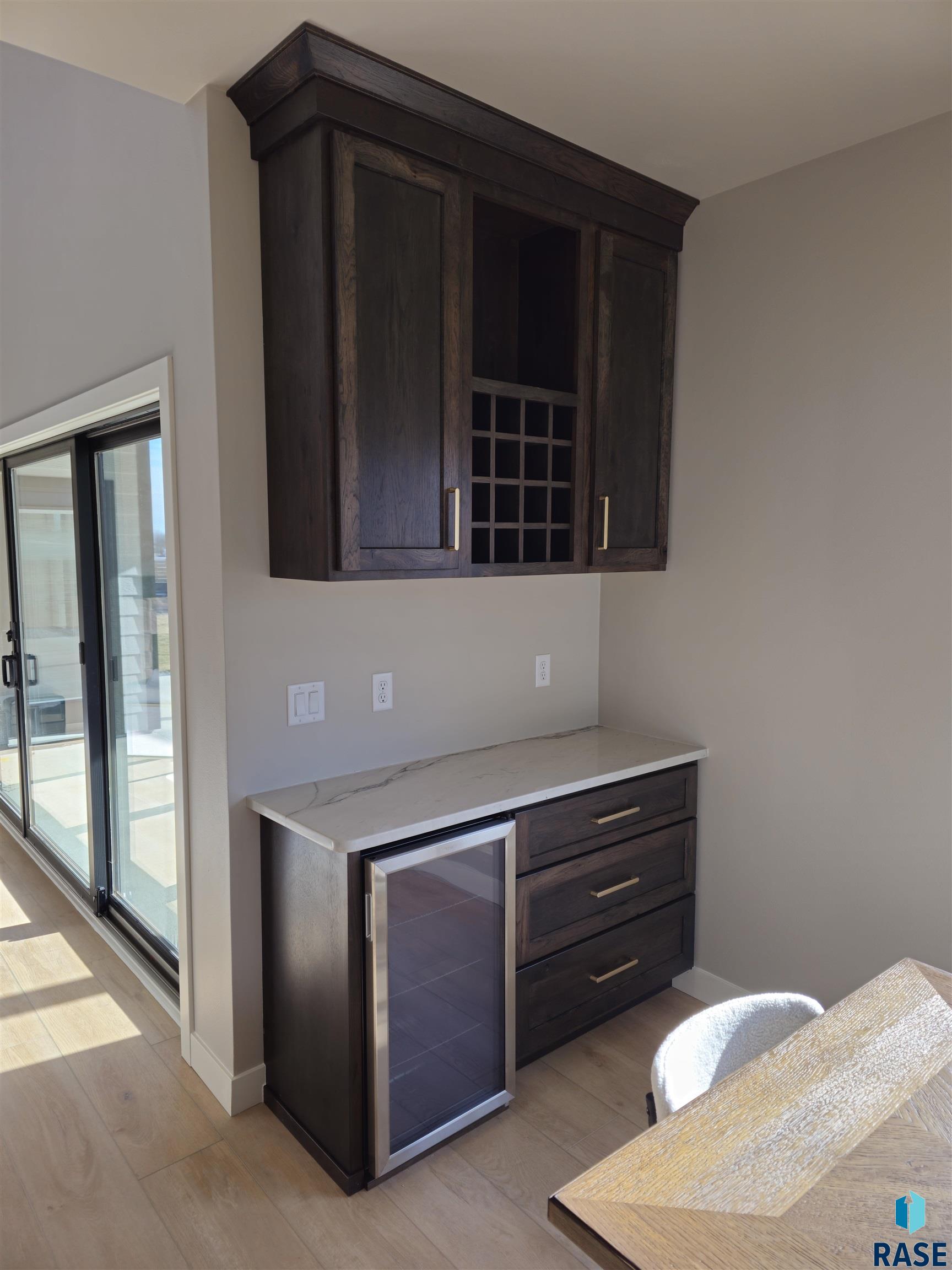 Sioux Falls, South Dakota 57110, United States, 4 Bedrooms Bedrooms, ,4 BathroomsBathrooms,Residential,Contingent,43986