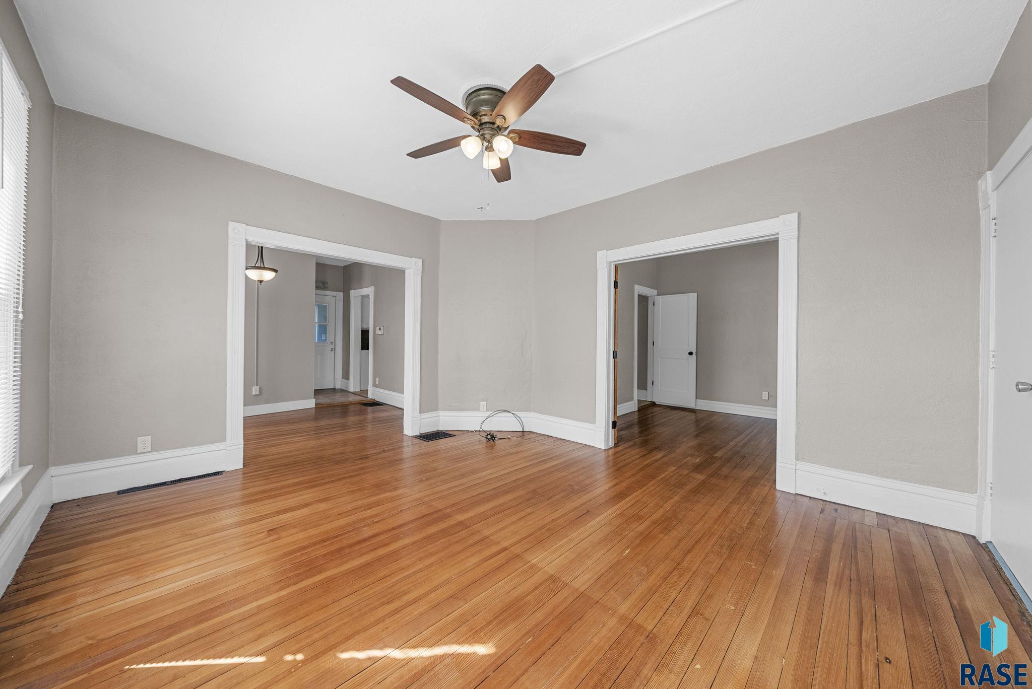 Sioux Falls, South Dakota 57105, United States, 3 Bedrooms Bedrooms, ,2 BathroomsBathrooms,Residential,Active,204211