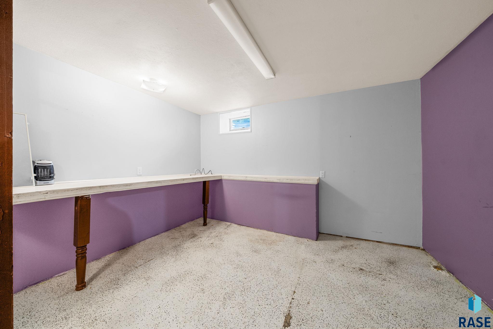 Sioux Falls, South Dakota 57105, United States, 3 Bedrooms Bedrooms, ,2 BathroomsBathrooms,Residential,Active,204211