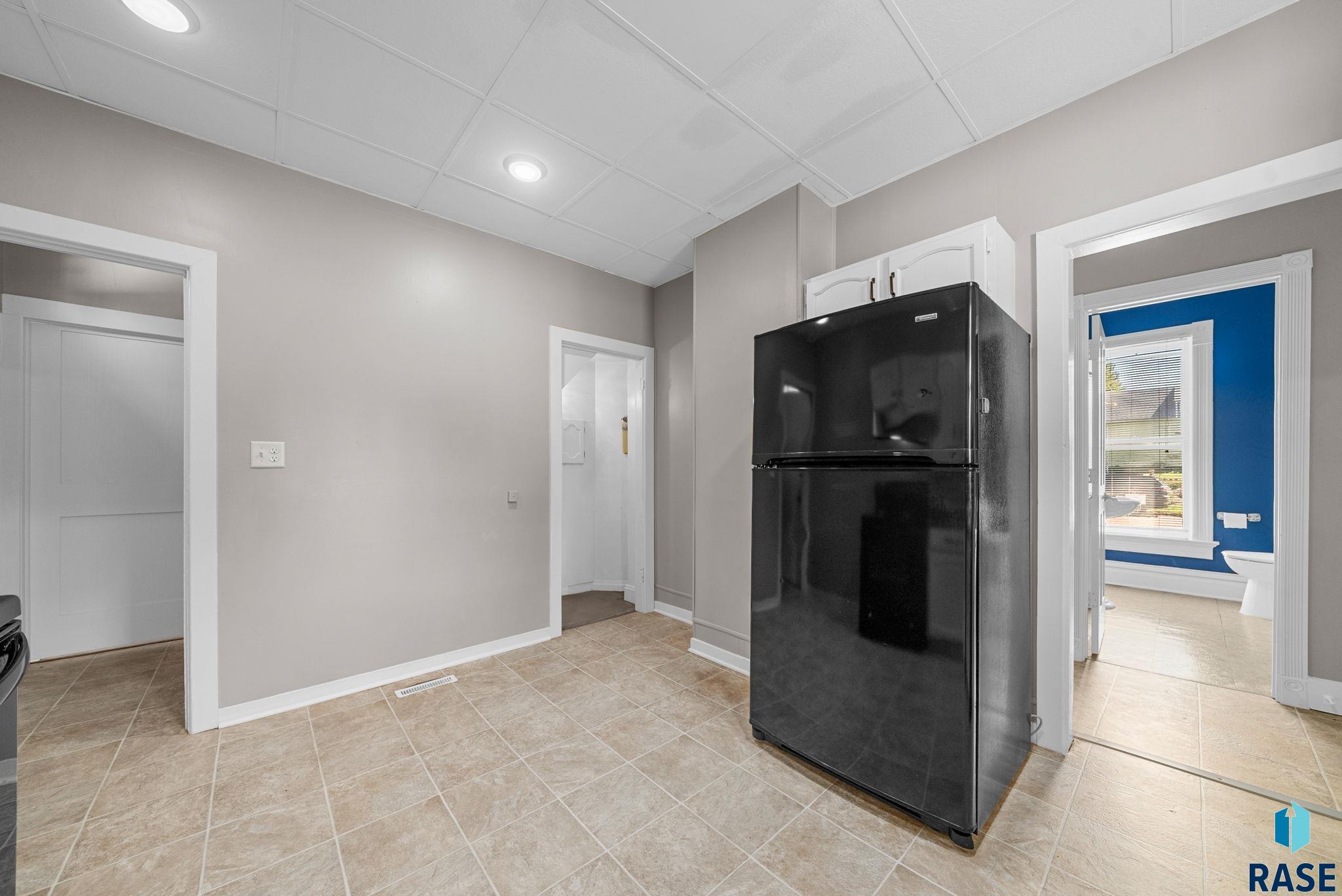 Sioux Falls, South Dakota 57105, United States, 3 Bedrooms Bedrooms, ,2 BathroomsBathrooms,Residential,Active,204211