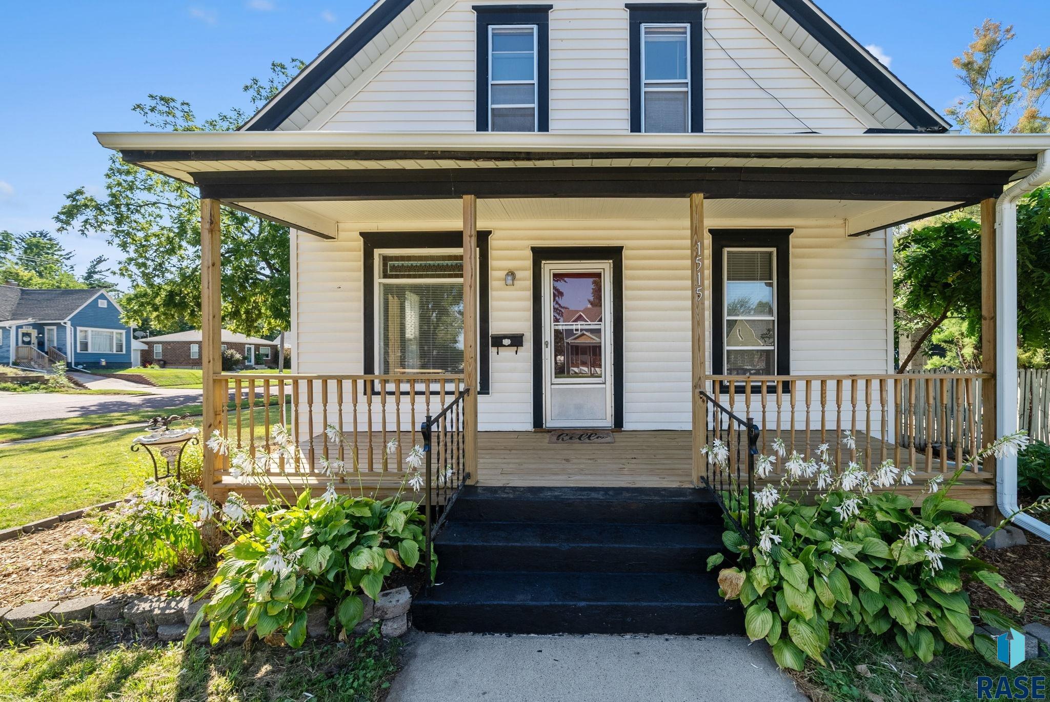 Sioux Falls, South Dakota 57105, United States, 3 Bedrooms Bedrooms, ,2 BathroomsBathrooms,Residential,Active,204211