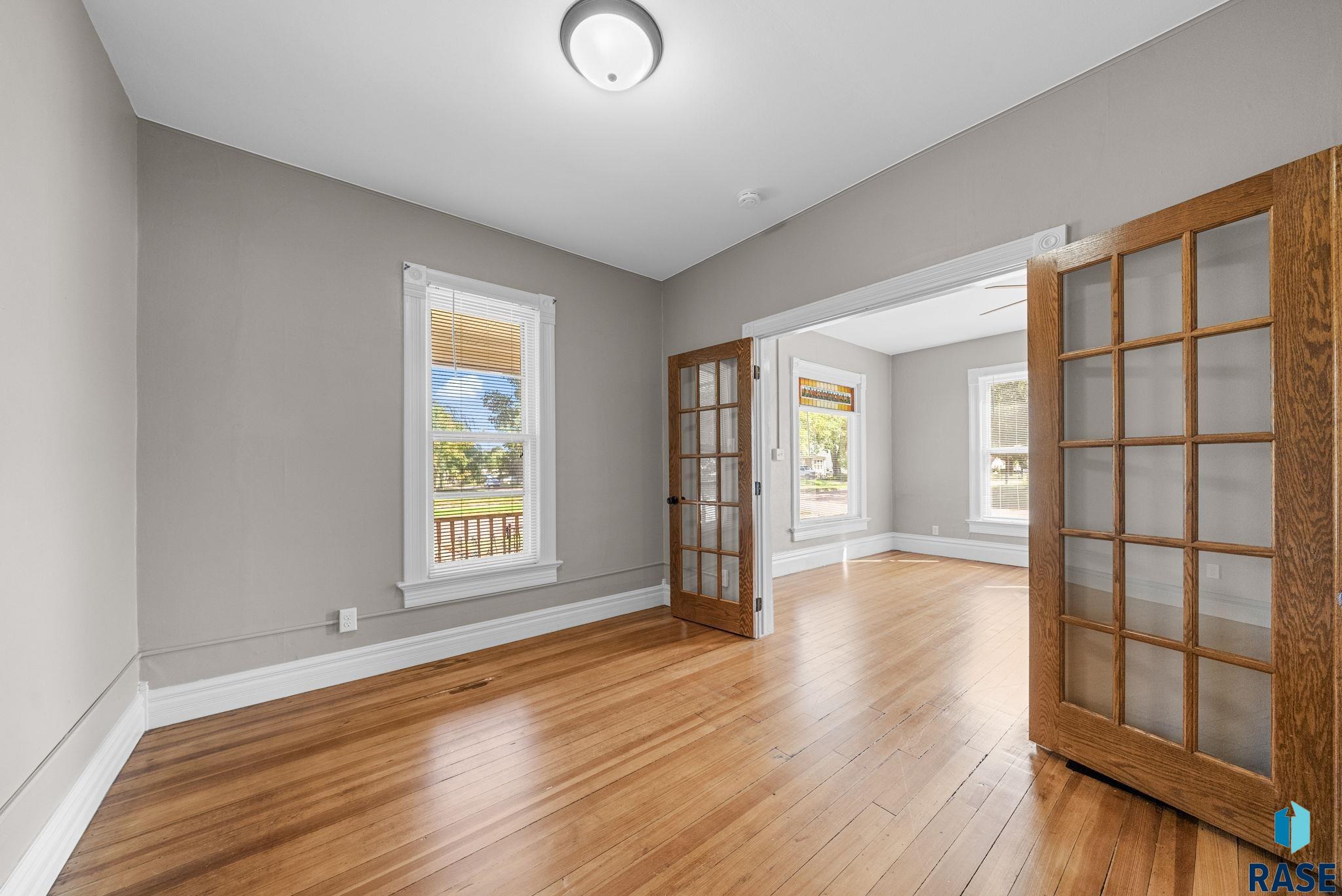 Sioux Falls, South Dakota 57105, United States, 3 Bedrooms Bedrooms, ,2 BathroomsBathrooms,Residential,Active,204211