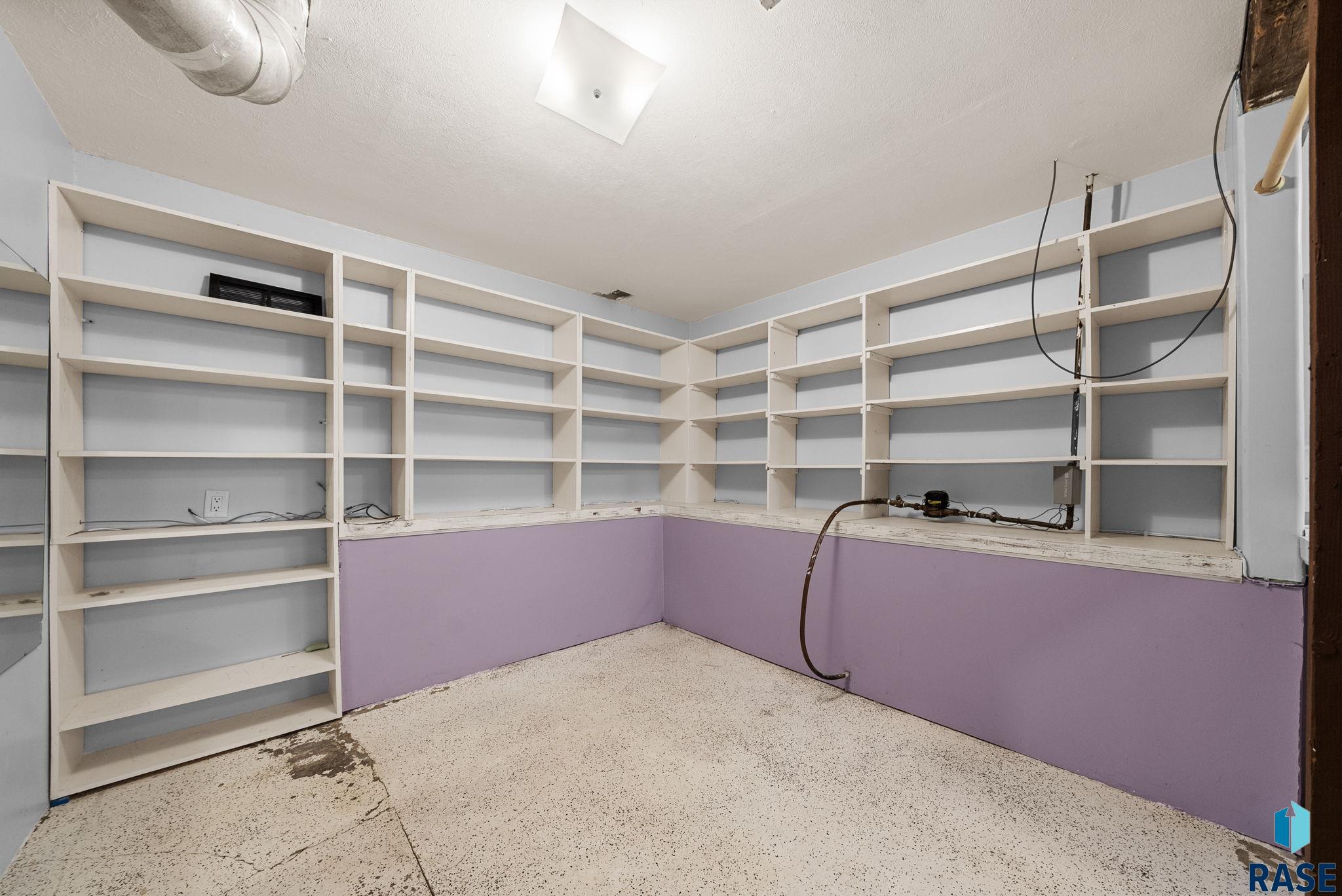 Sioux Falls, South Dakota 57105, United States, 3 Bedrooms Bedrooms, ,2 BathroomsBathrooms,Residential,Active,204211