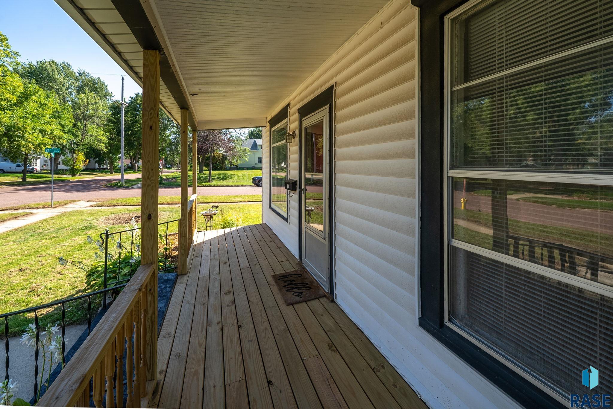 Sioux Falls, South Dakota 57105, United States, 3 Bedrooms Bedrooms, ,2 BathroomsBathrooms,Residential,Active,204211