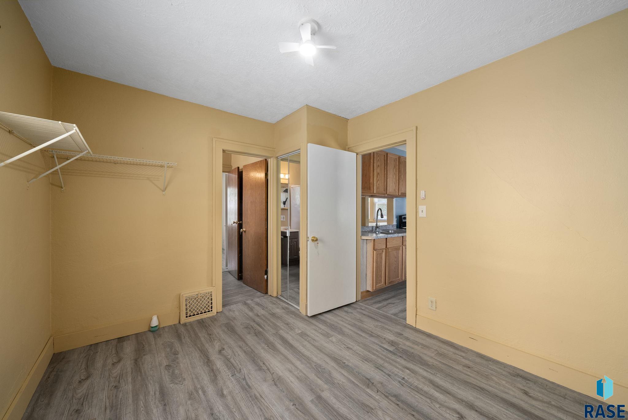 704 W 2nd St Street, Sioux Falls, New Jersey image 20
