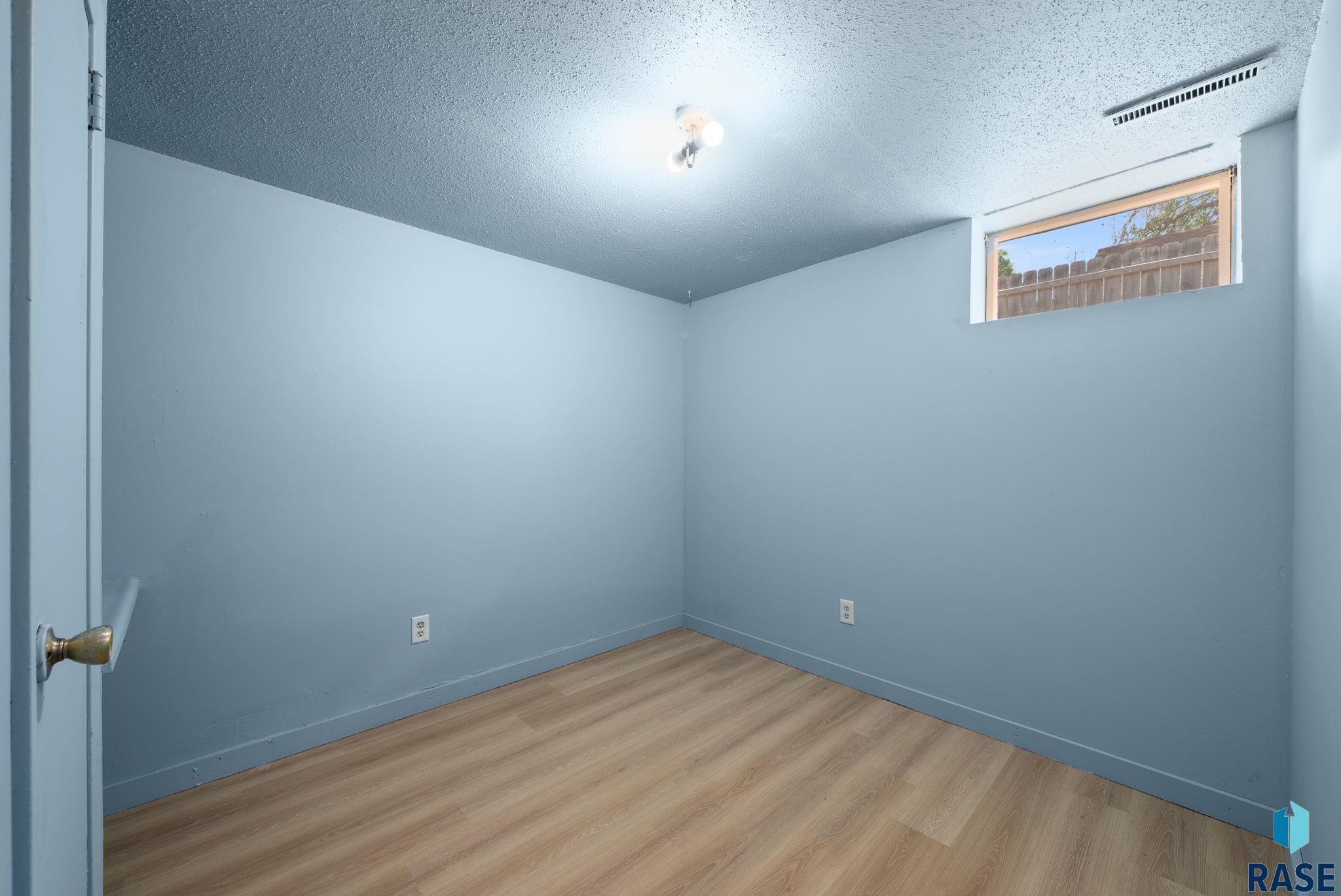 704 W 2nd St Street, Sioux Falls, New Jersey image 41