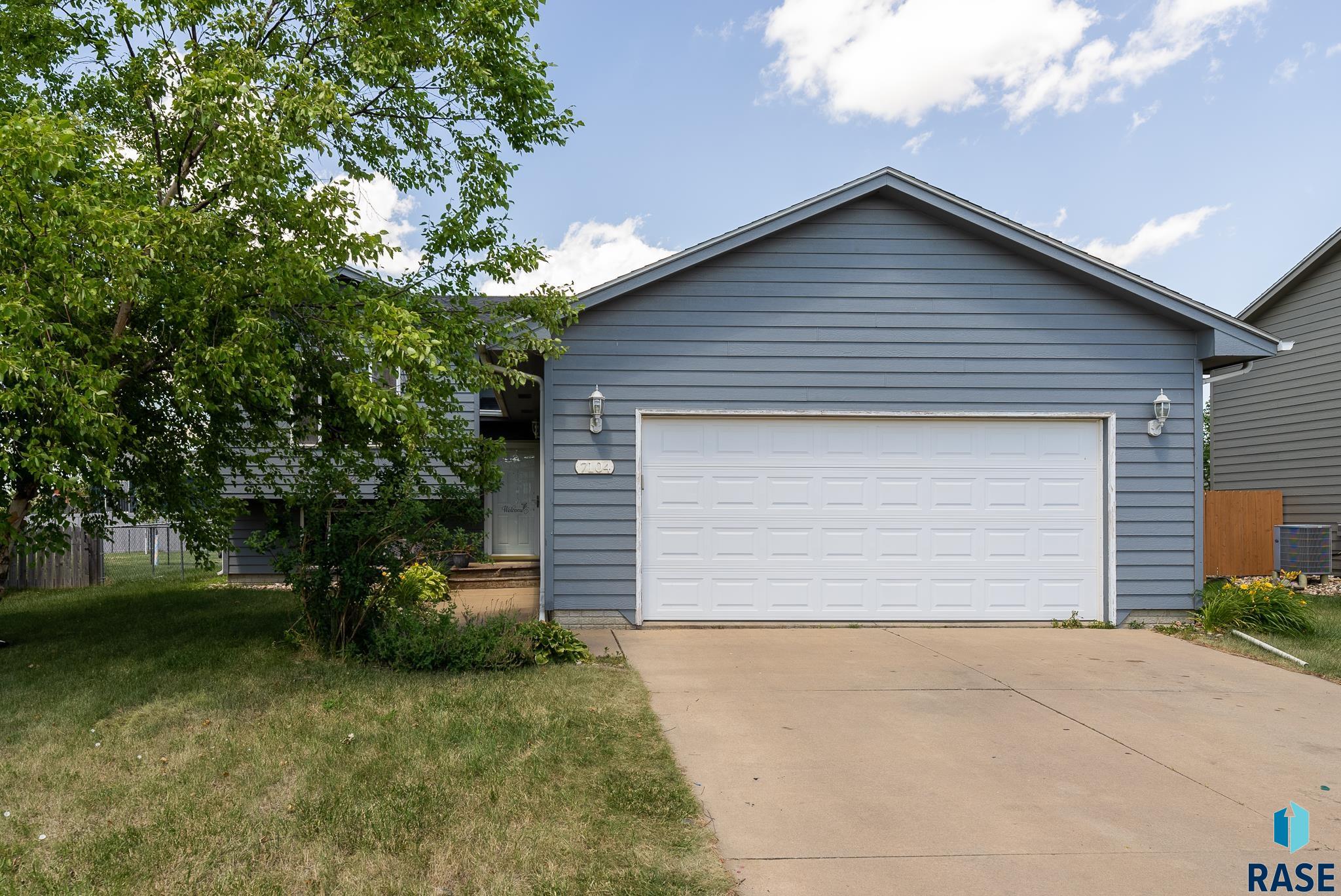 7104 W 68th St Street, Sioux Falls, South Dakota image 1