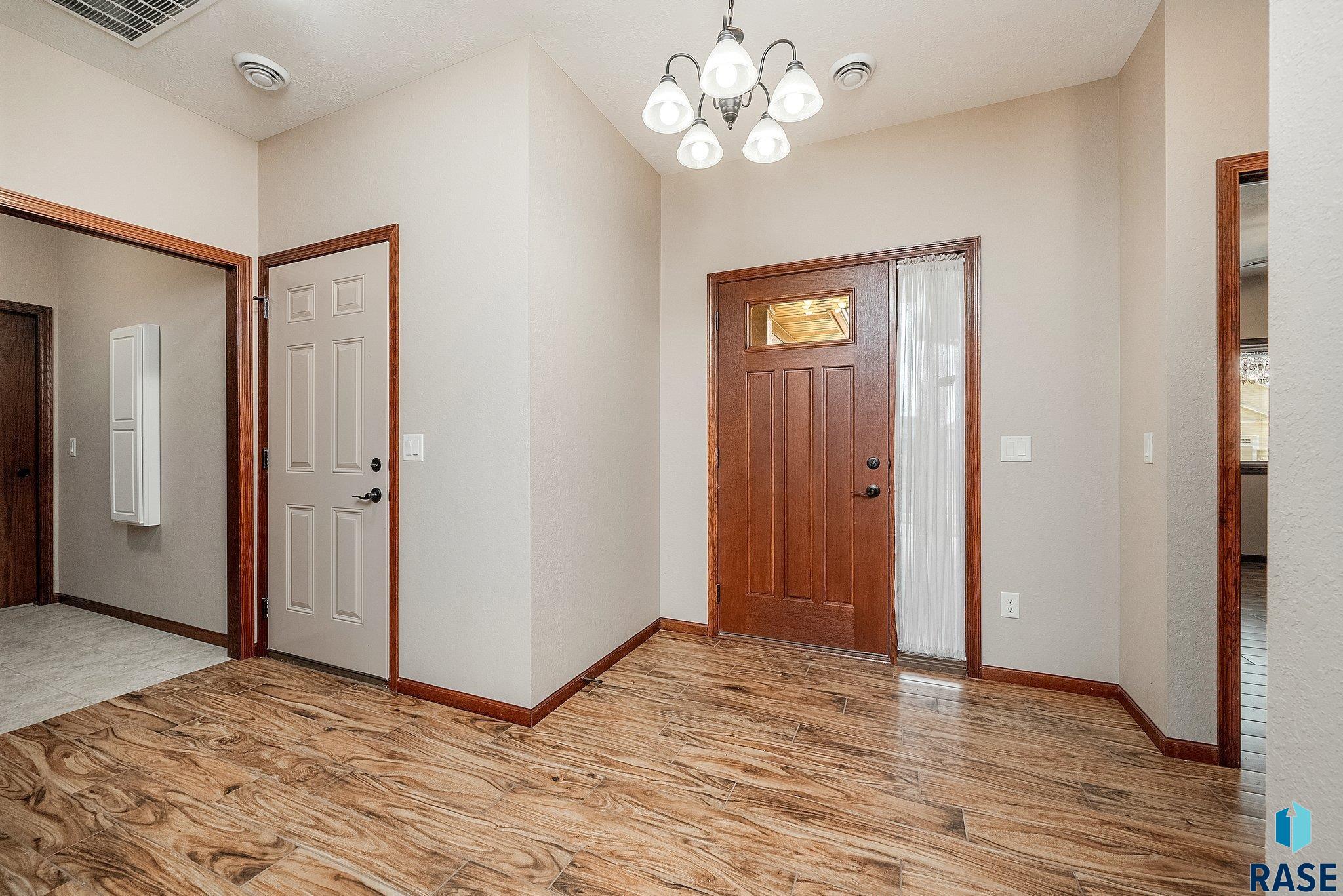 1909 S Firefly Dr Drive, Sioux Falls, South Dakota image 8