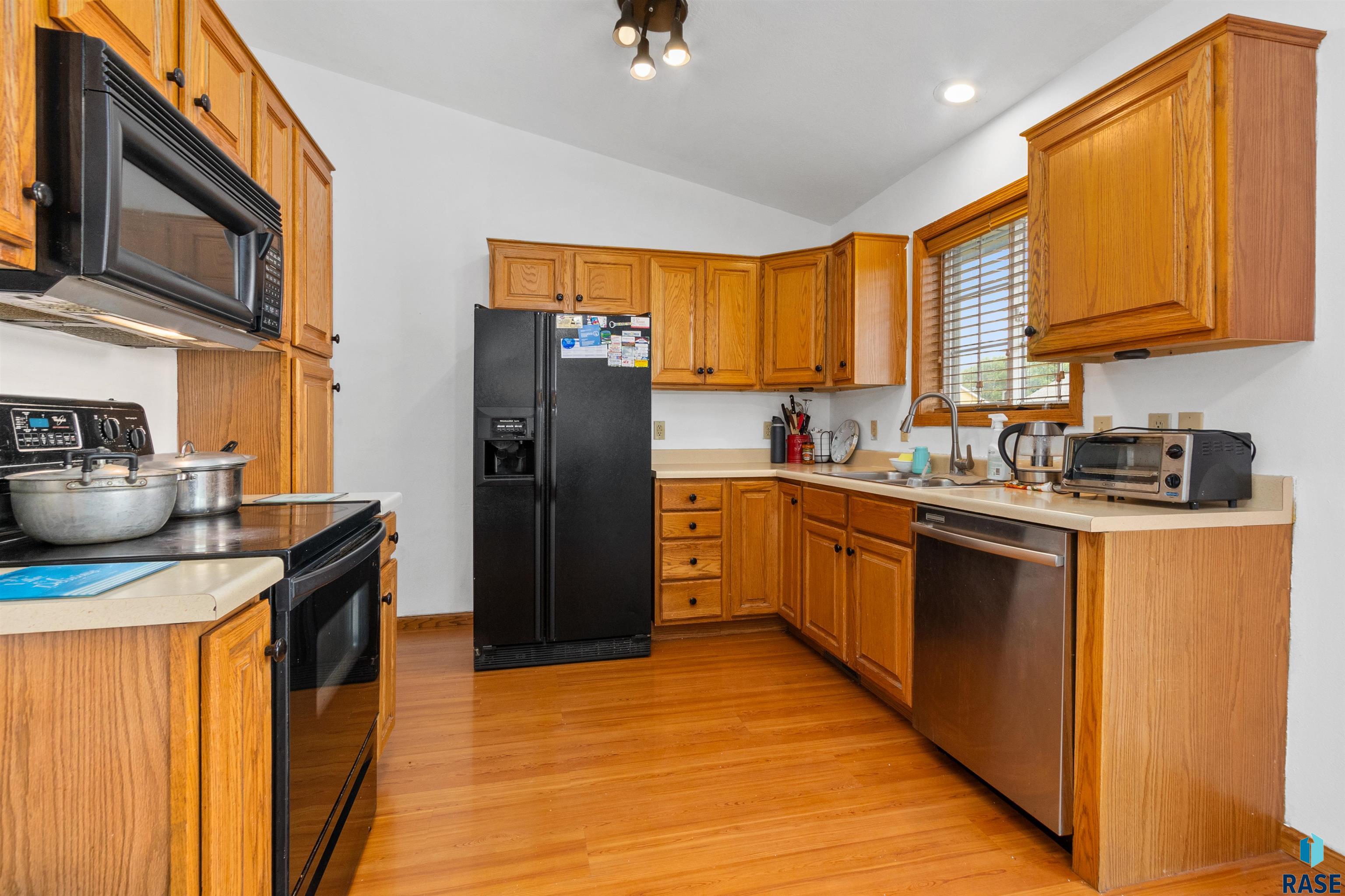 618 Perry Ln Lane, Harrisburg, New Jersey image 2