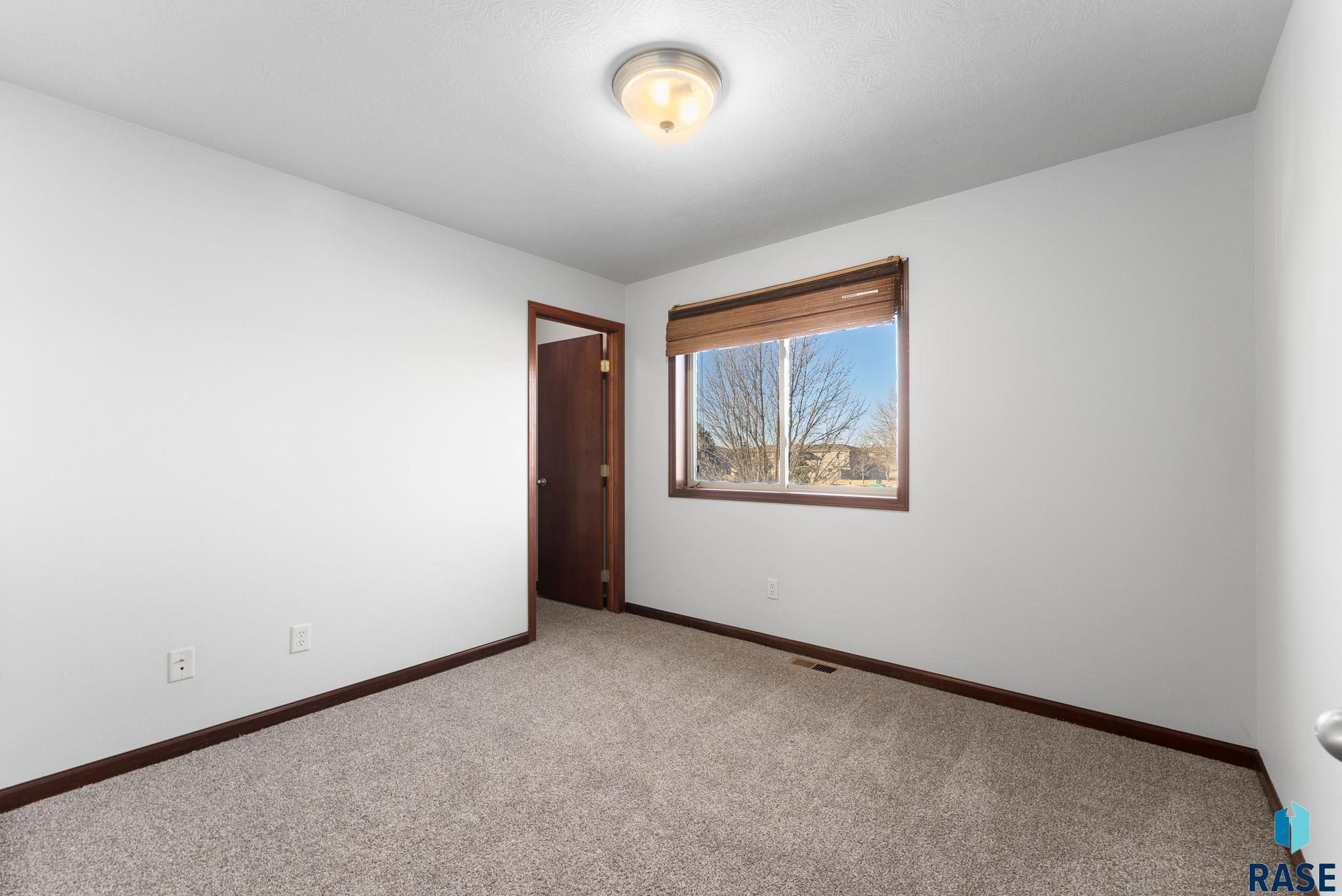 Sioux Falls, South Dakota 57108, United States, 2 Bedrooms Bedrooms, ,1 BathroomBathrooms,Residential,Contingent,12290