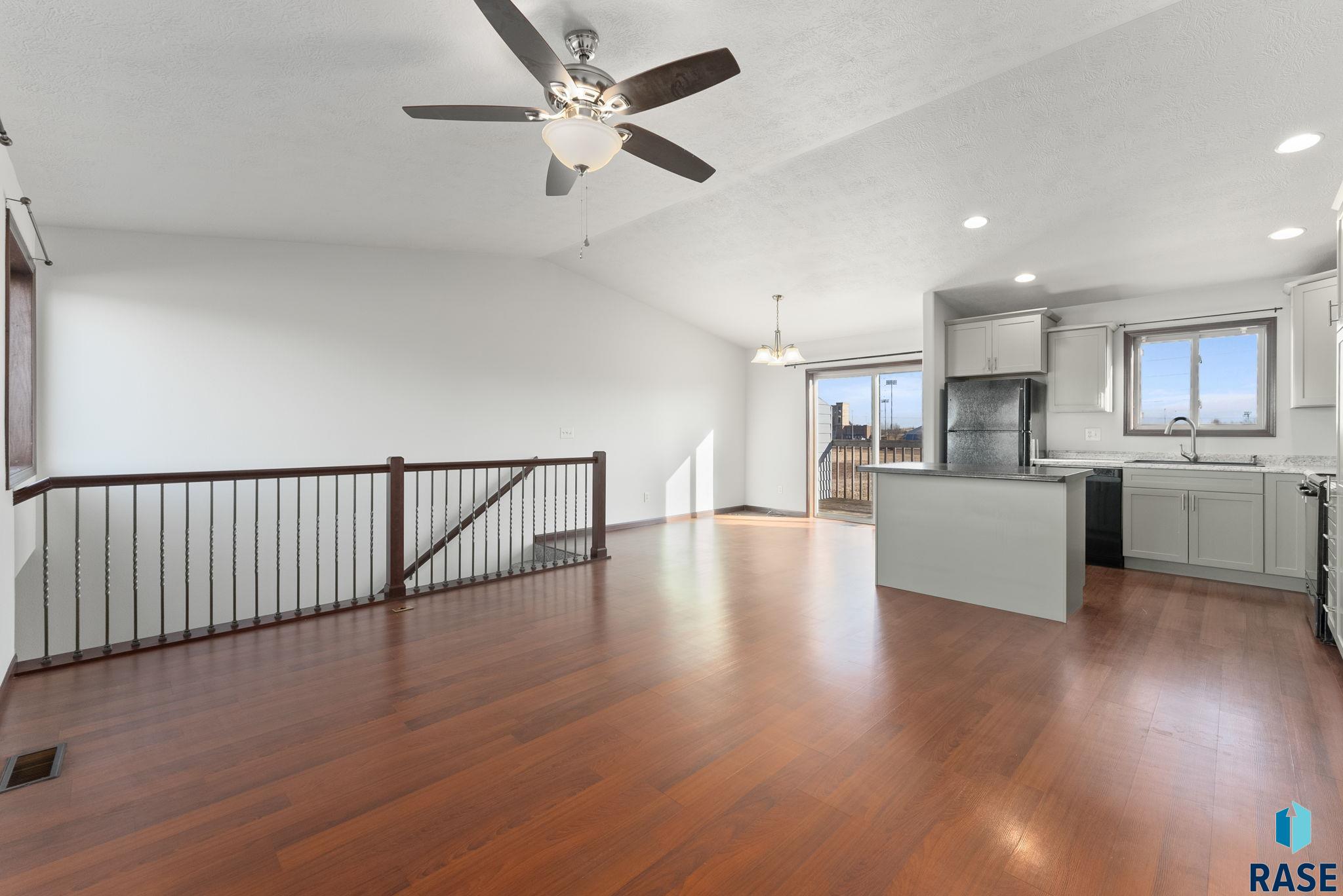 Sioux Falls, South Dakota 57108, United States, 2 Bedrooms Bedrooms, ,1 BathroomBathrooms,Residential,Contingent,12290