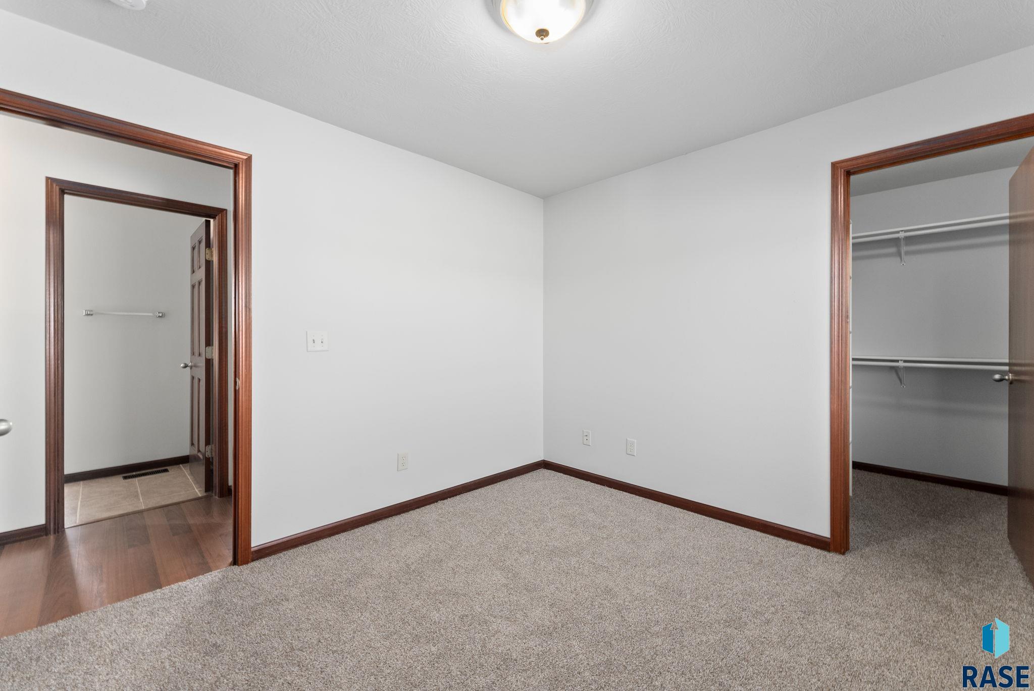 Sioux Falls, South Dakota 57108, United States, 2 Bedrooms Bedrooms, ,1 BathroomBathrooms,Residential,Contingent,12290