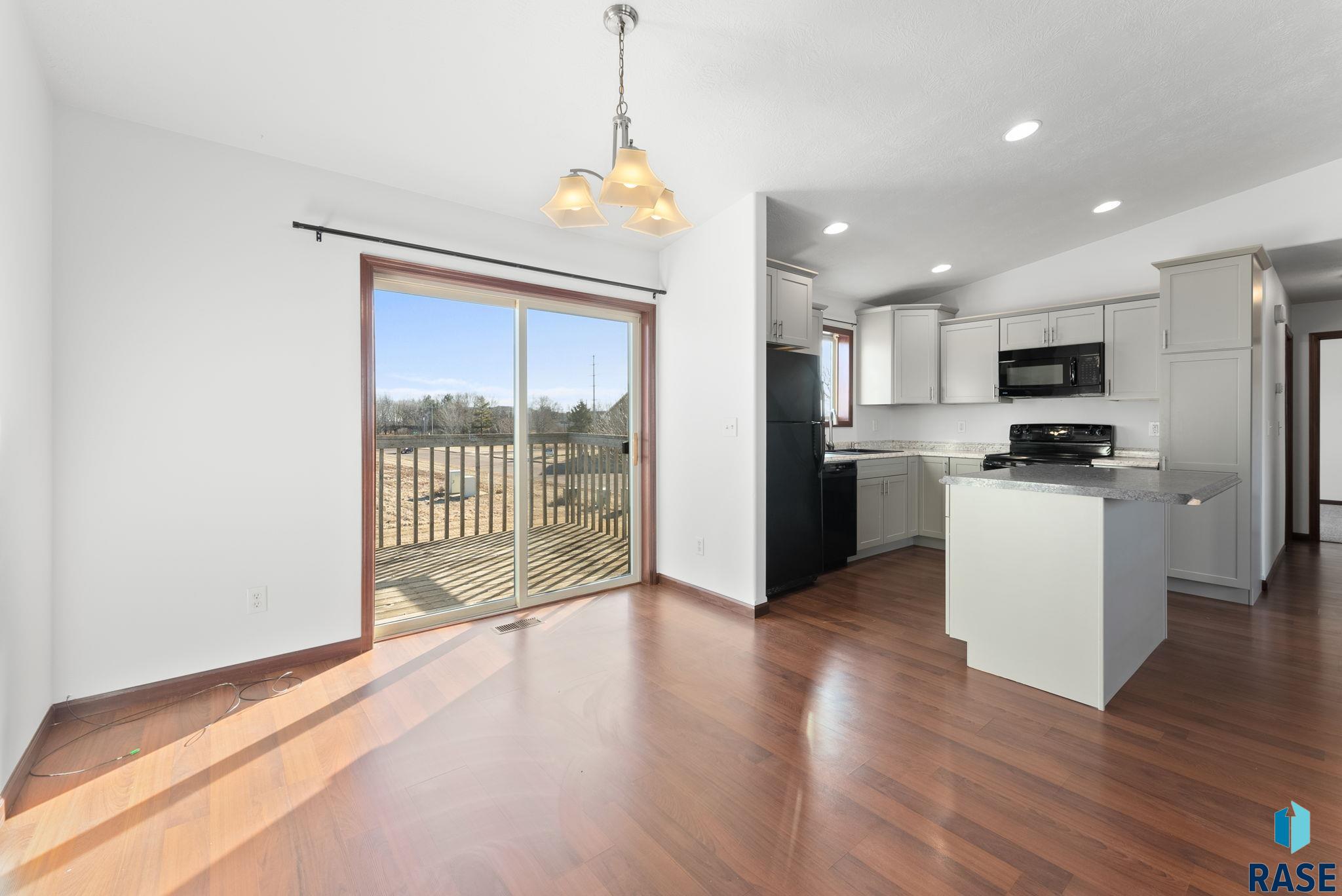 Sioux Falls, South Dakota 57108, United States, 2 Bedrooms Bedrooms, ,1 BathroomBathrooms,Residential,Contingent,12290