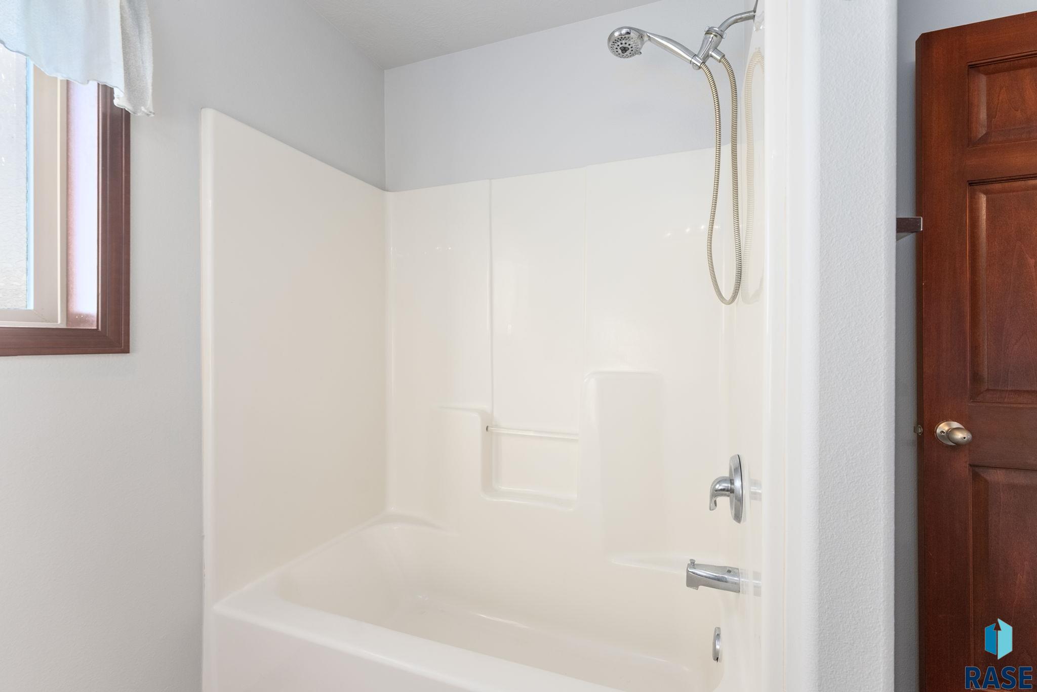 Sioux Falls, South Dakota 57108, United States, 2 Bedrooms Bedrooms, ,1 BathroomBathrooms,Residential,Contingent,12290