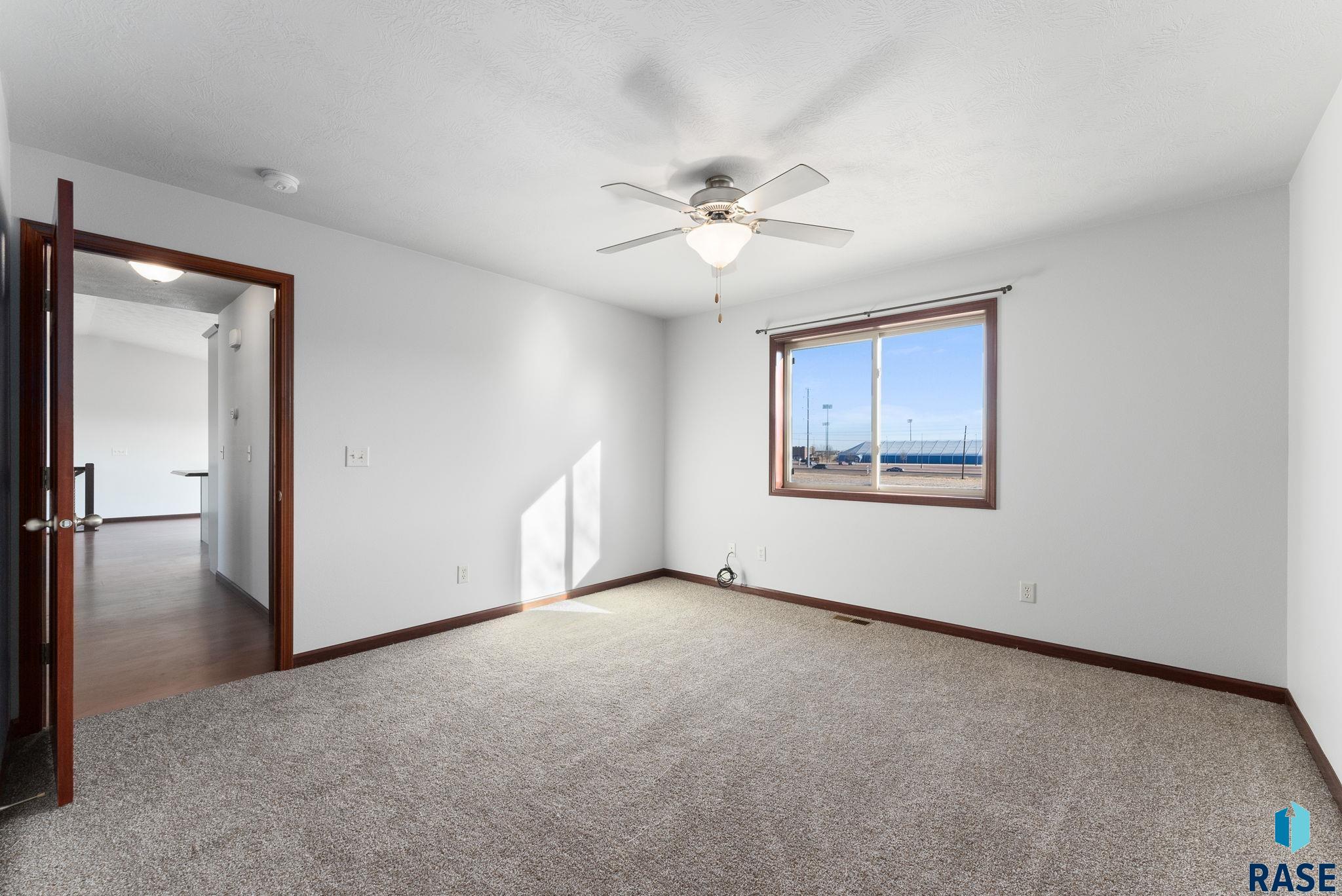 Sioux Falls, South Dakota 57108, United States, 2 Bedrooms Bedrooms, ,1 BathroomBathrooms,Residential,Contingent,12290