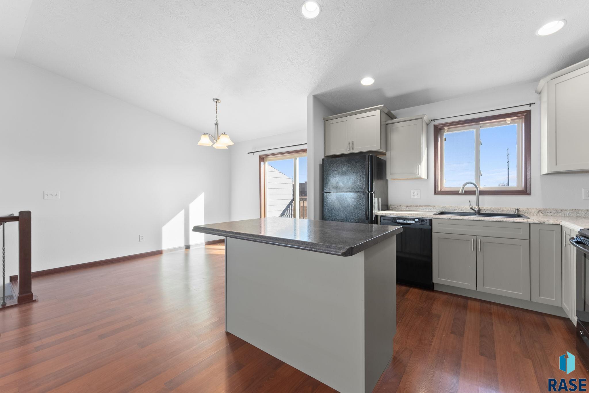 Sioux Falls, South Dakota 57108, United States, 2 Bedrooms Bedrooms, ,1 BathroomBathrooms,Residential,Contingent,12290