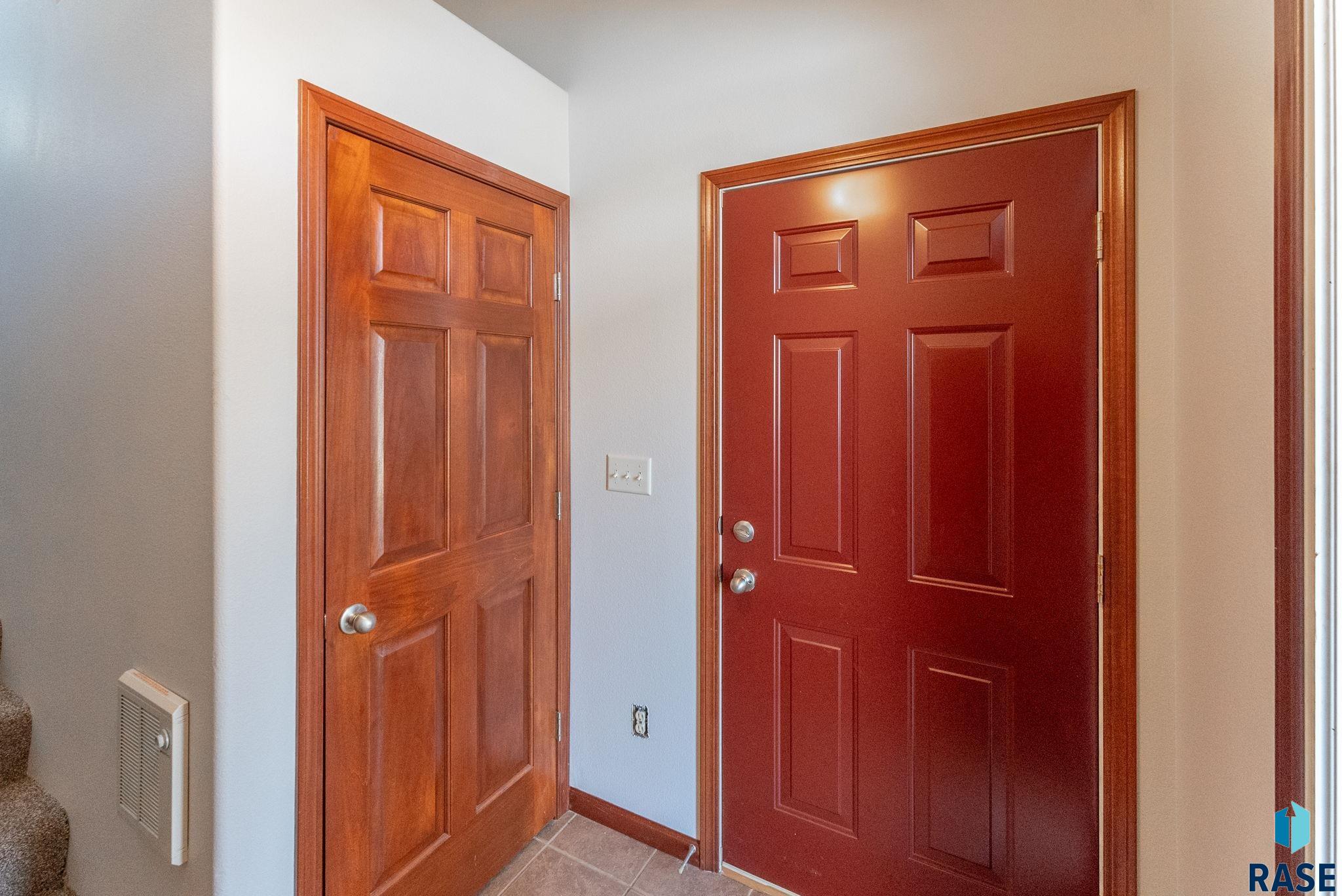 Sioux Falls, South Dakota 57108, United States, 2 Bedrooms Bedrooms, ,1 BathroomBathrooms,Residential,Contingent,12290