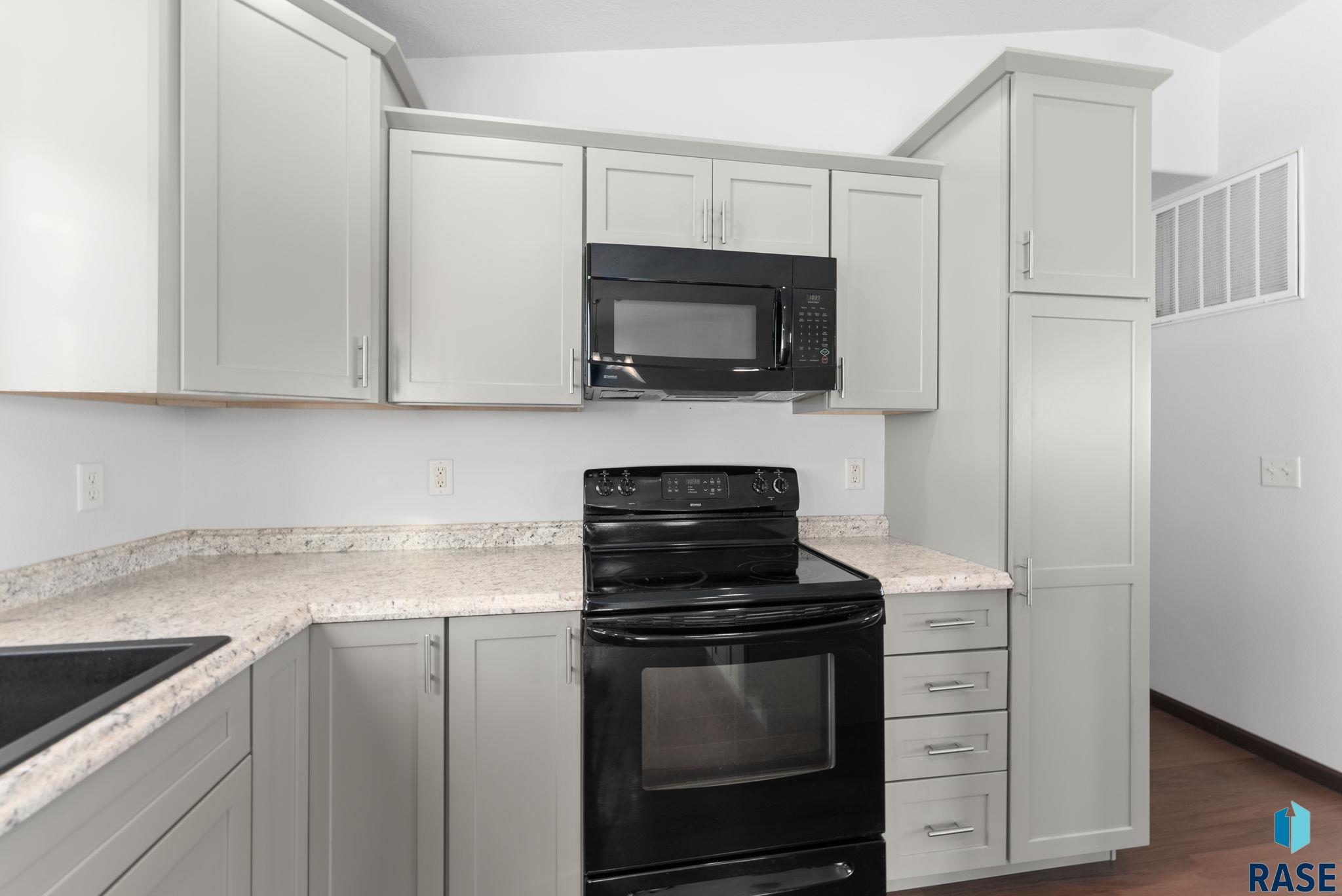 Sioux Falls, South Dakota 57108, United States, 2 Bedrooms Bedrooms, ,1 BathroomBathrooms,Residential,Contingent,12290