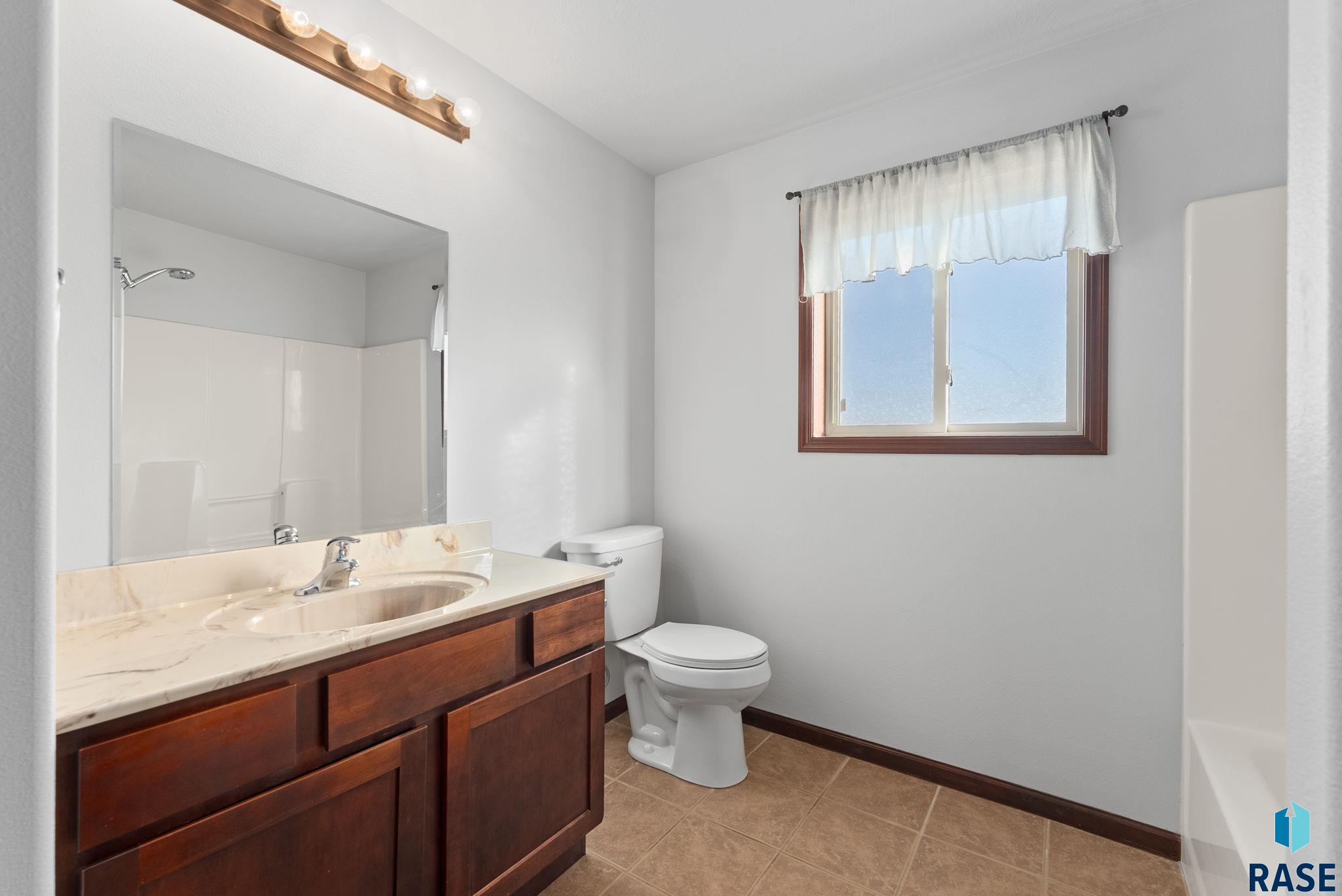 Sioux Falls, South Dakota 57108, United States, 2 Bedrooms Bedrooms, ,1 BathroomBathrooms,Residential,Contingent,12290